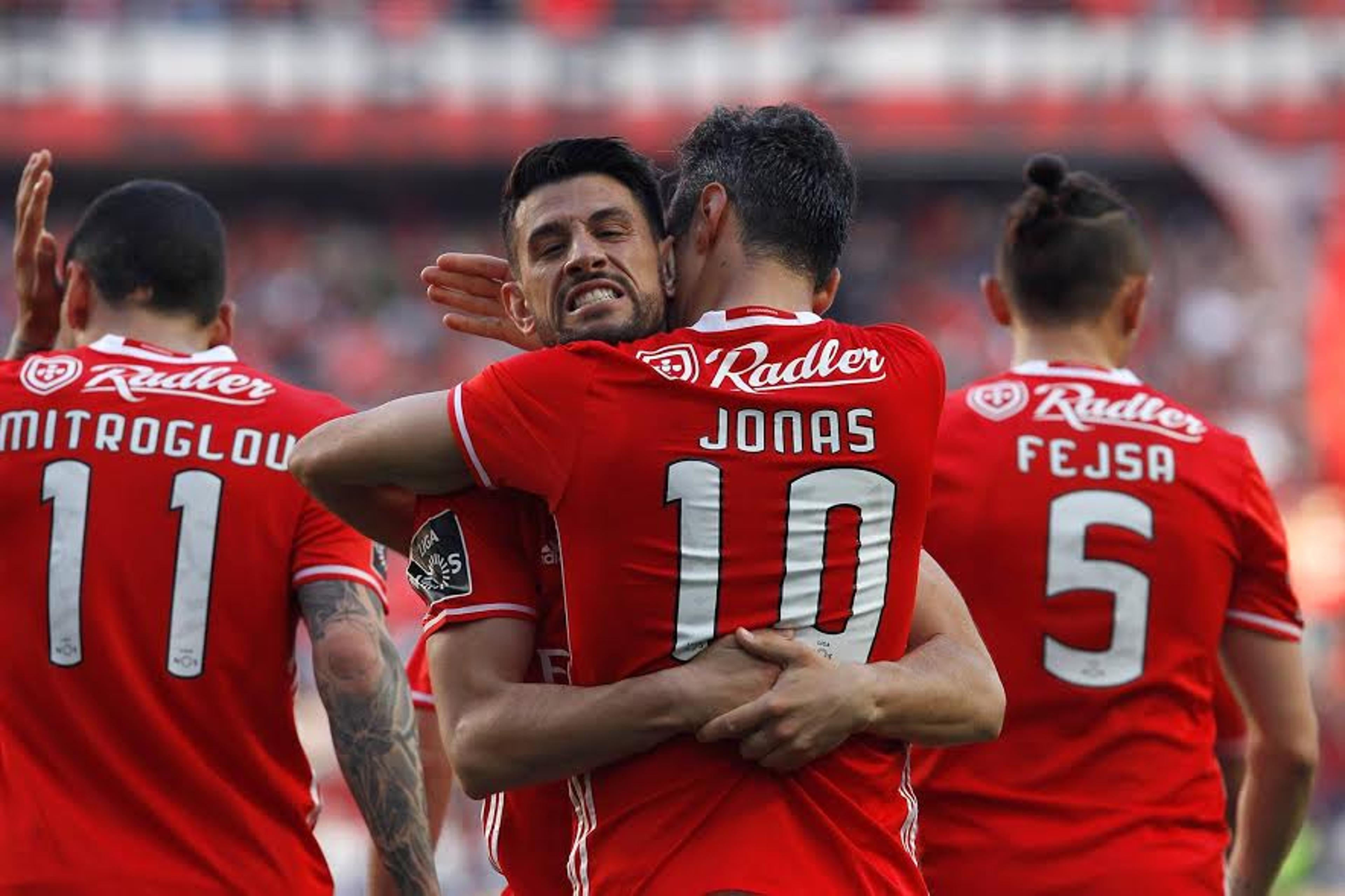 Jonas marca mais dois e supera os 80 gols com a camisa do Benfica