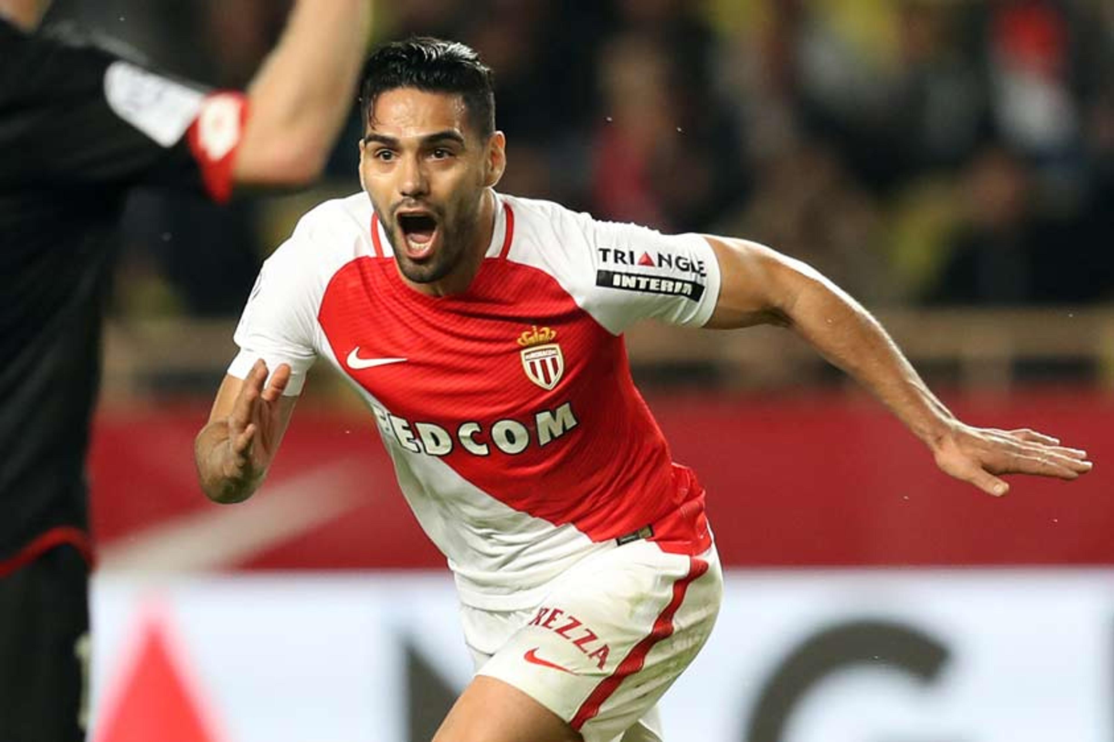 Falcao sai do banco, faz lindo gol de falta e dá vitória ao Monaco