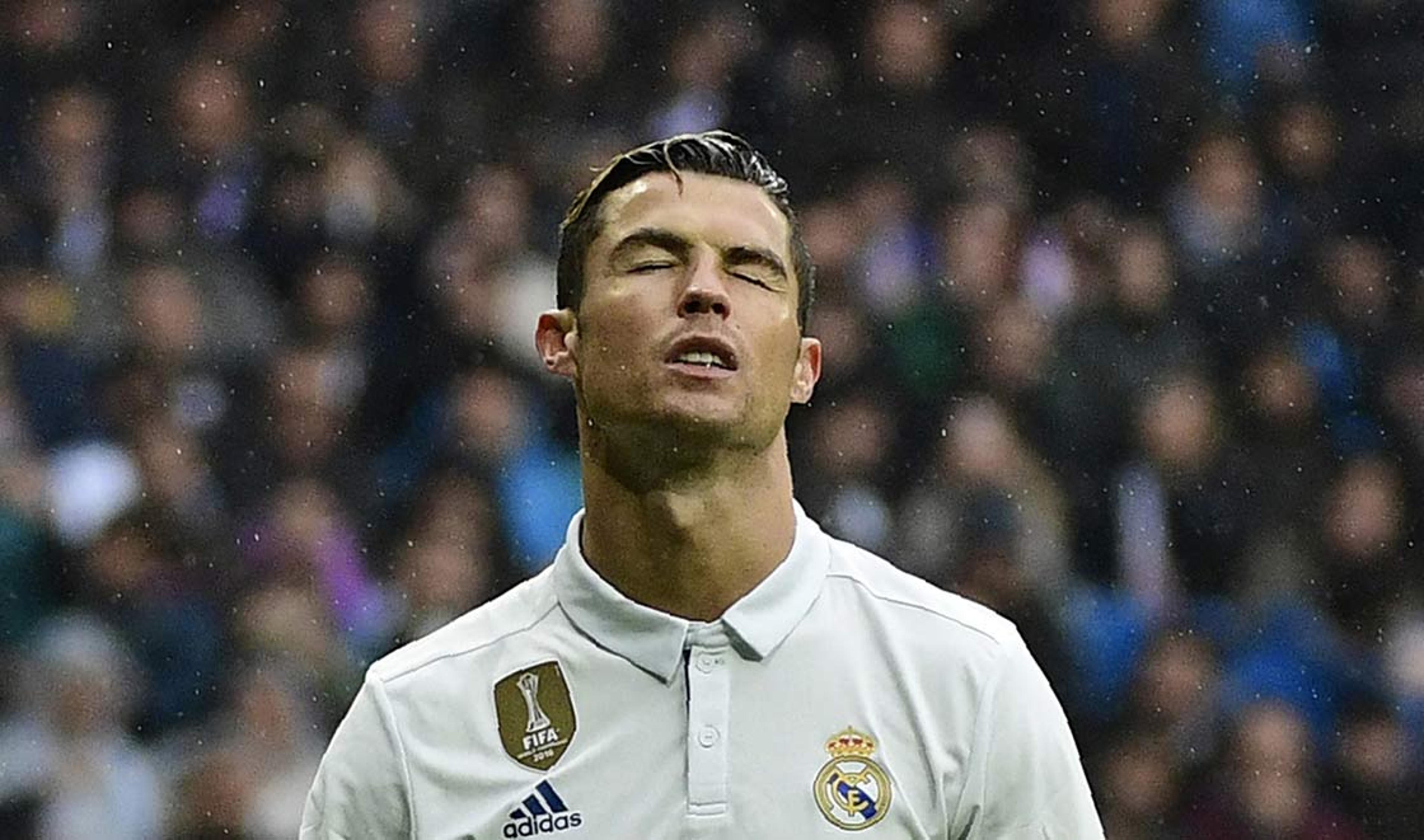 Cristiano Ronaldo pretende deixar o Real; clube tenta segurar o jogador