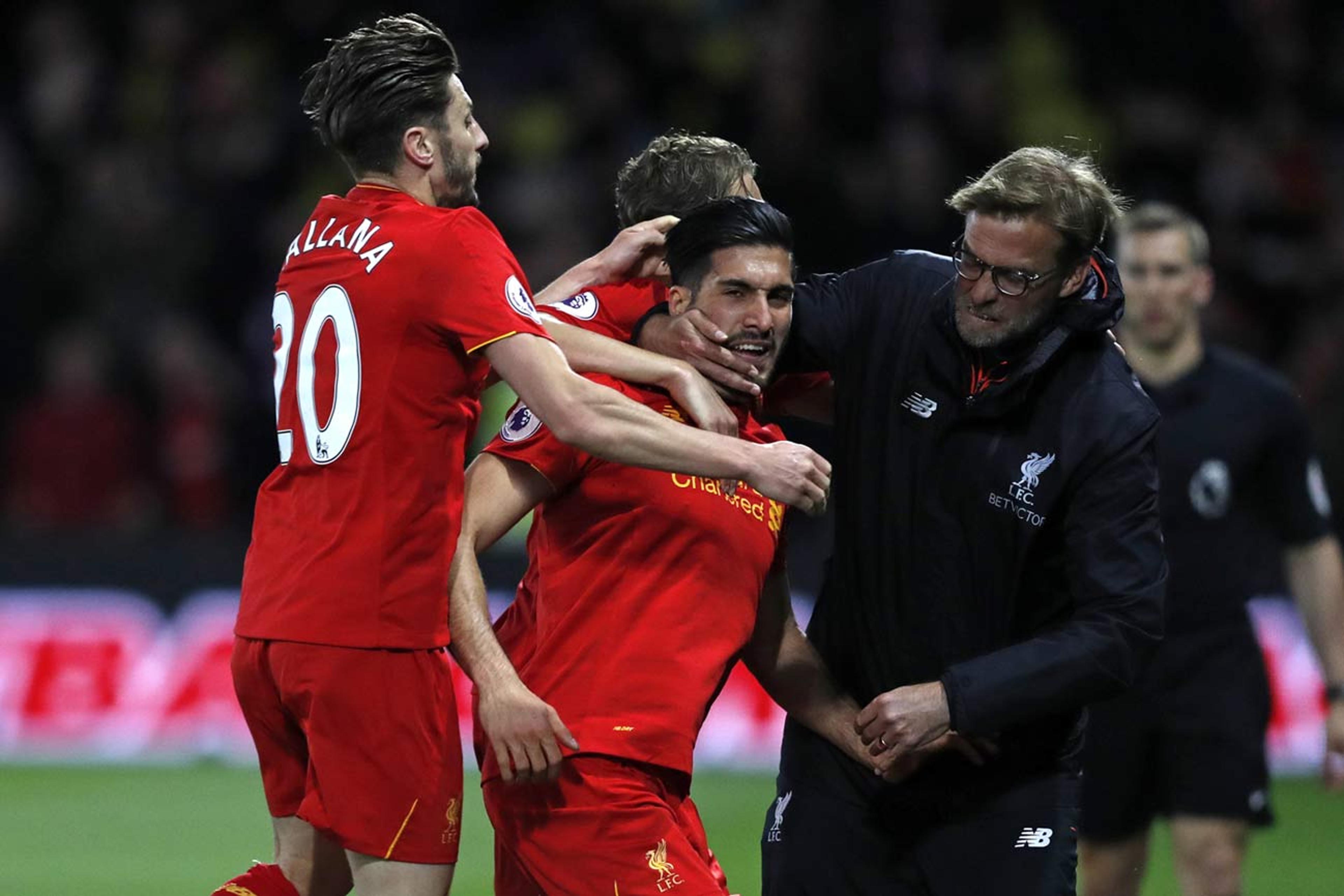 Com direito a golaço de voleio, Liverpool bate o Watford pelo Inglês