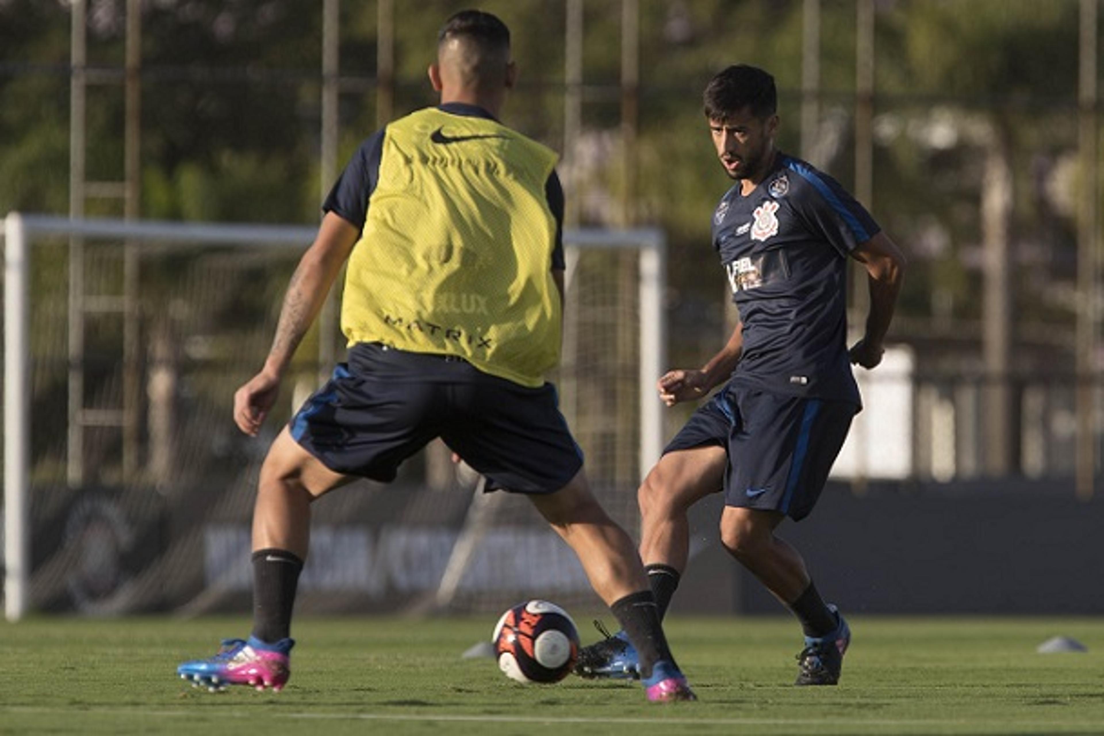 Camacho ocupa vaga de Rodriguinho, mas Corinthians ensaia alternativas