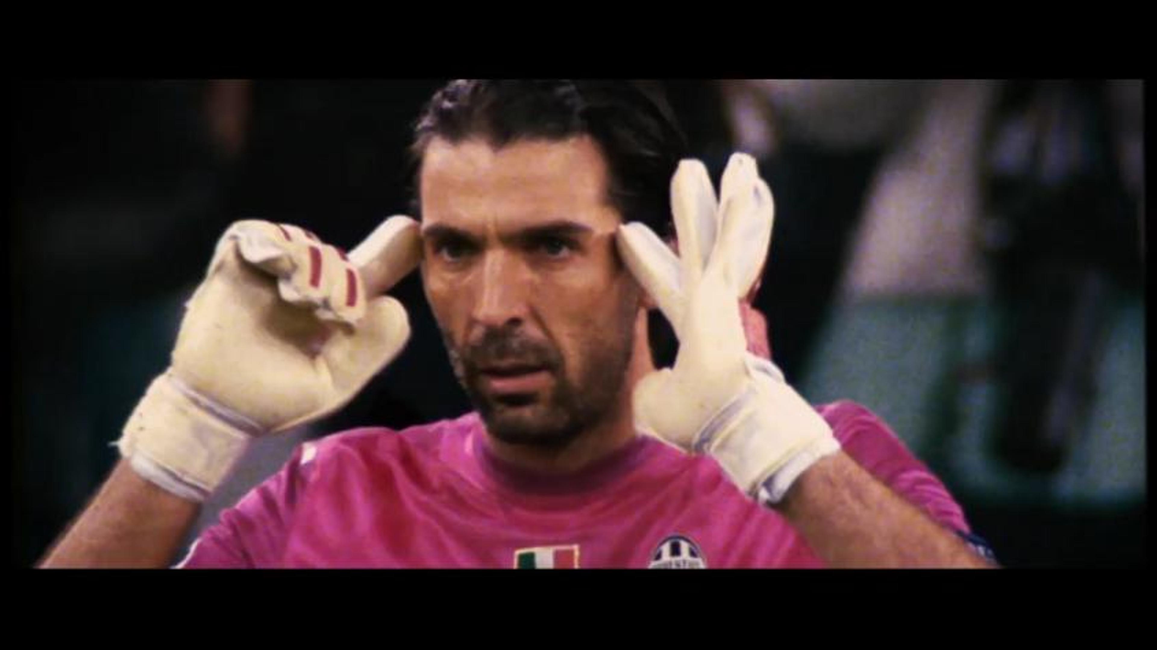 Juve faz bela homenagem ao centésimo jogo de Buffon pelo clube na Liga dos Campeões. Veja!