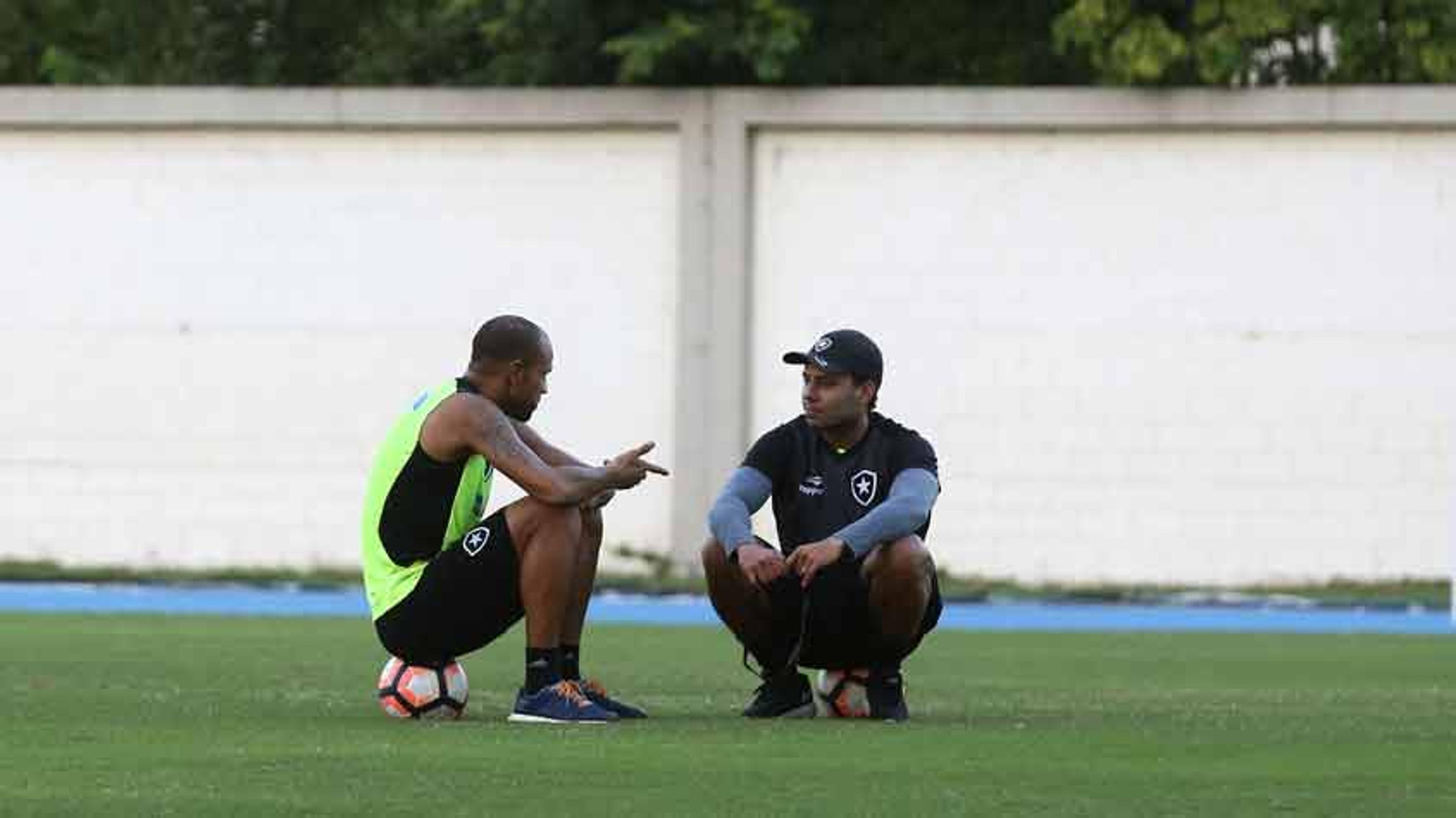 Após sucesso no Botafogo, Jair e Roger se reencontram no Corinthians