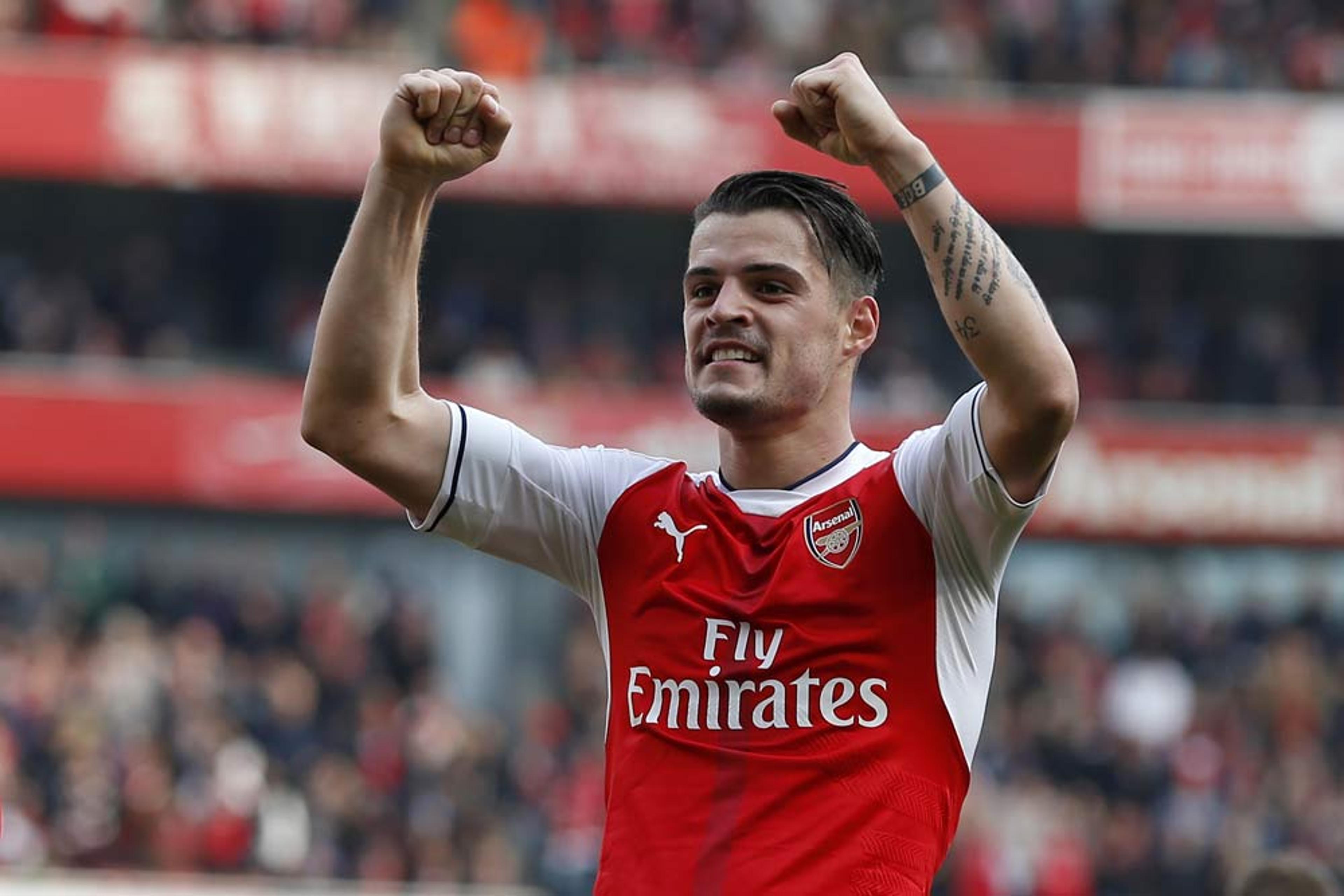 Adversário do Brasil na Copa, Xhaka acerta renovação com o Arsenal