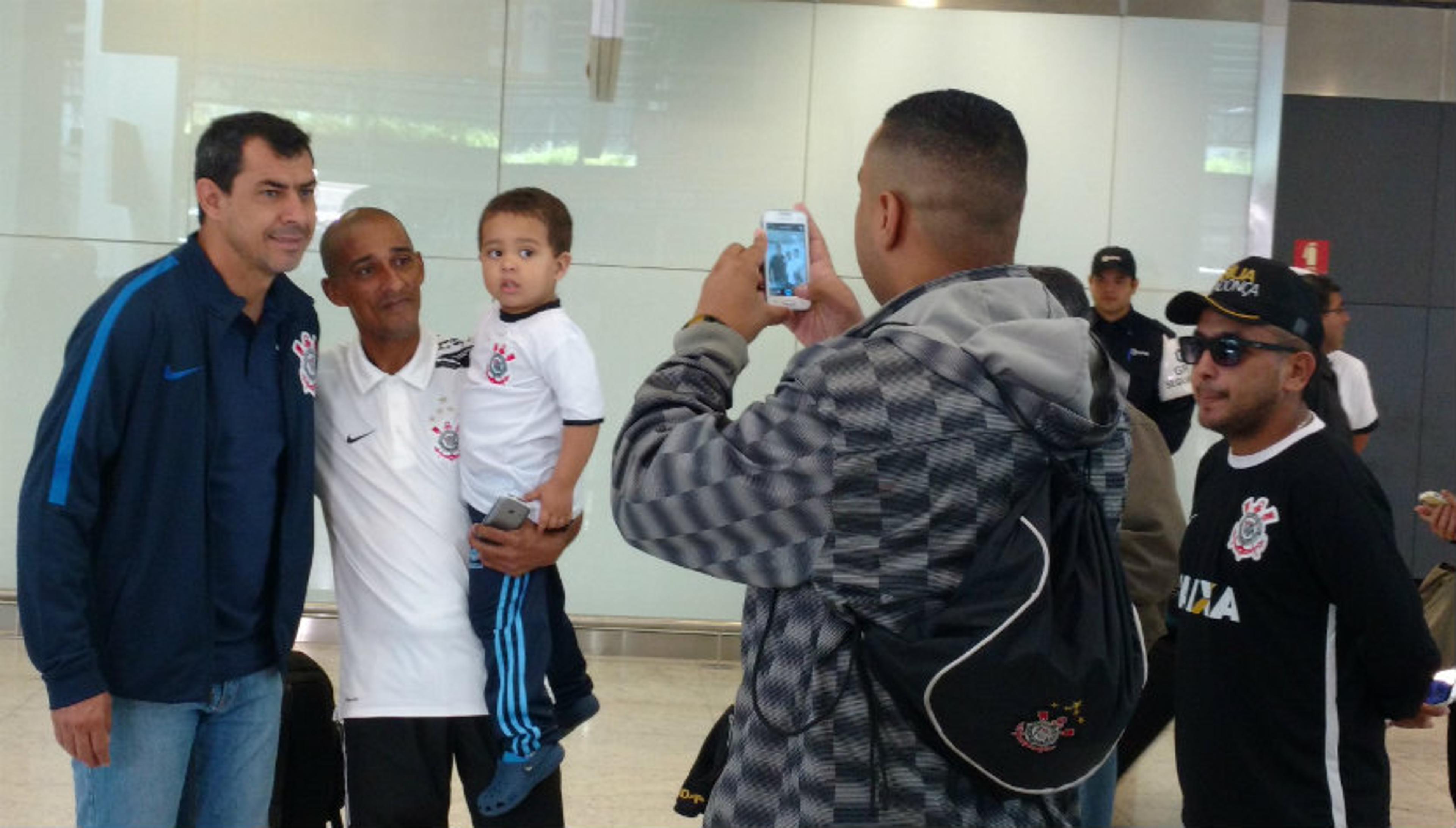 Corinthians volta do Chile empolgado com vaga, mas já atento ao Brasileiro