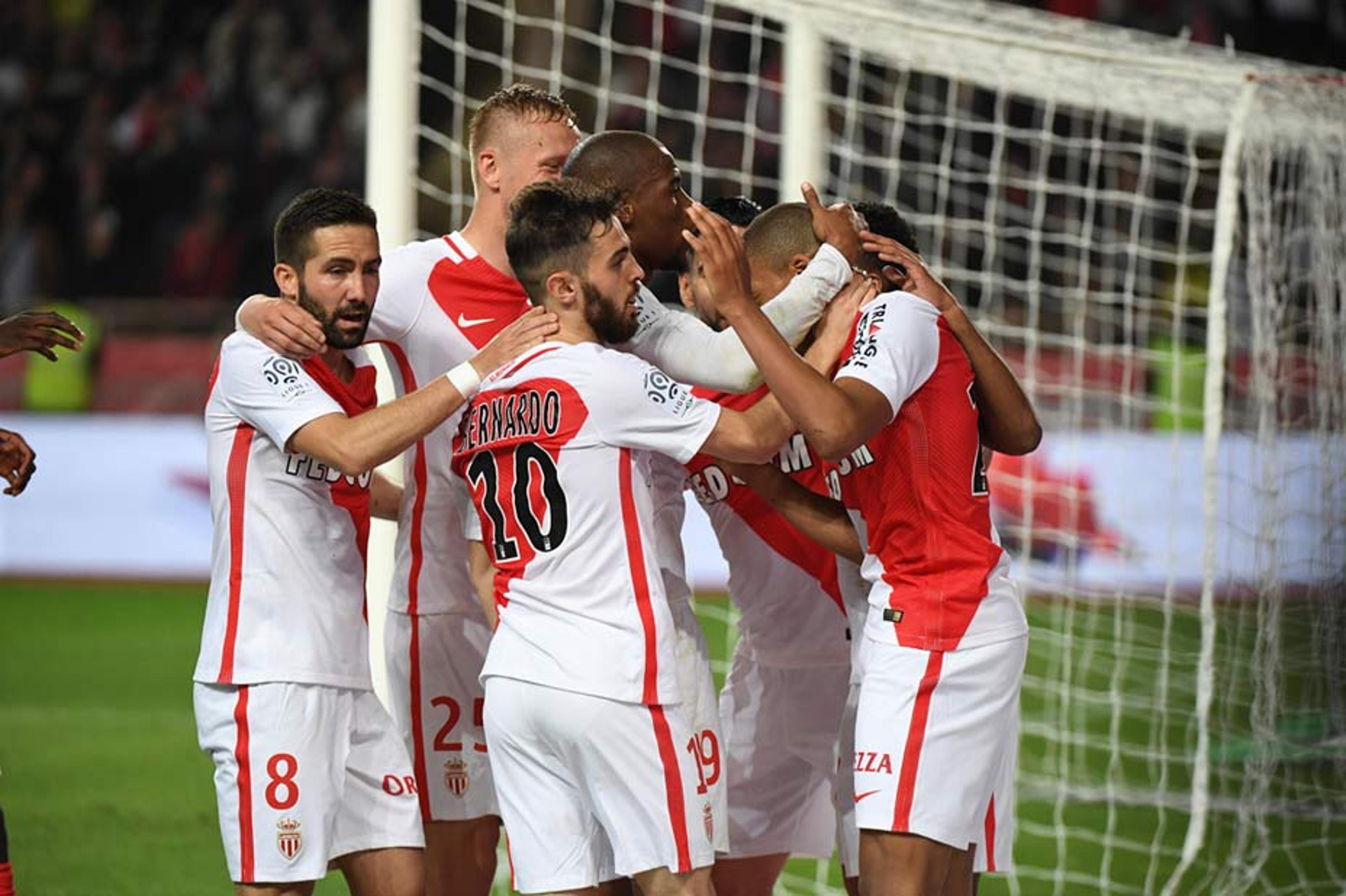 Monaco vence e fica a um empate do título; PSG goleia com dois de Lucas