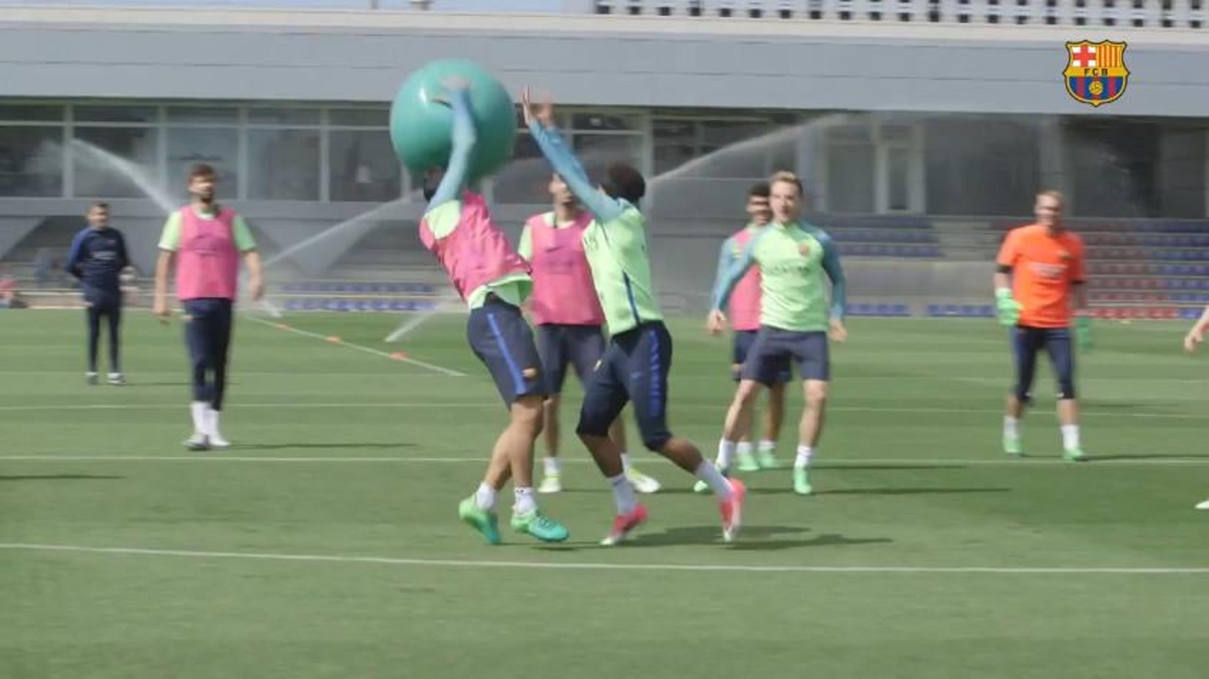 Parece queimada, mas é somente mais um treino diferente no Barça. Assista!