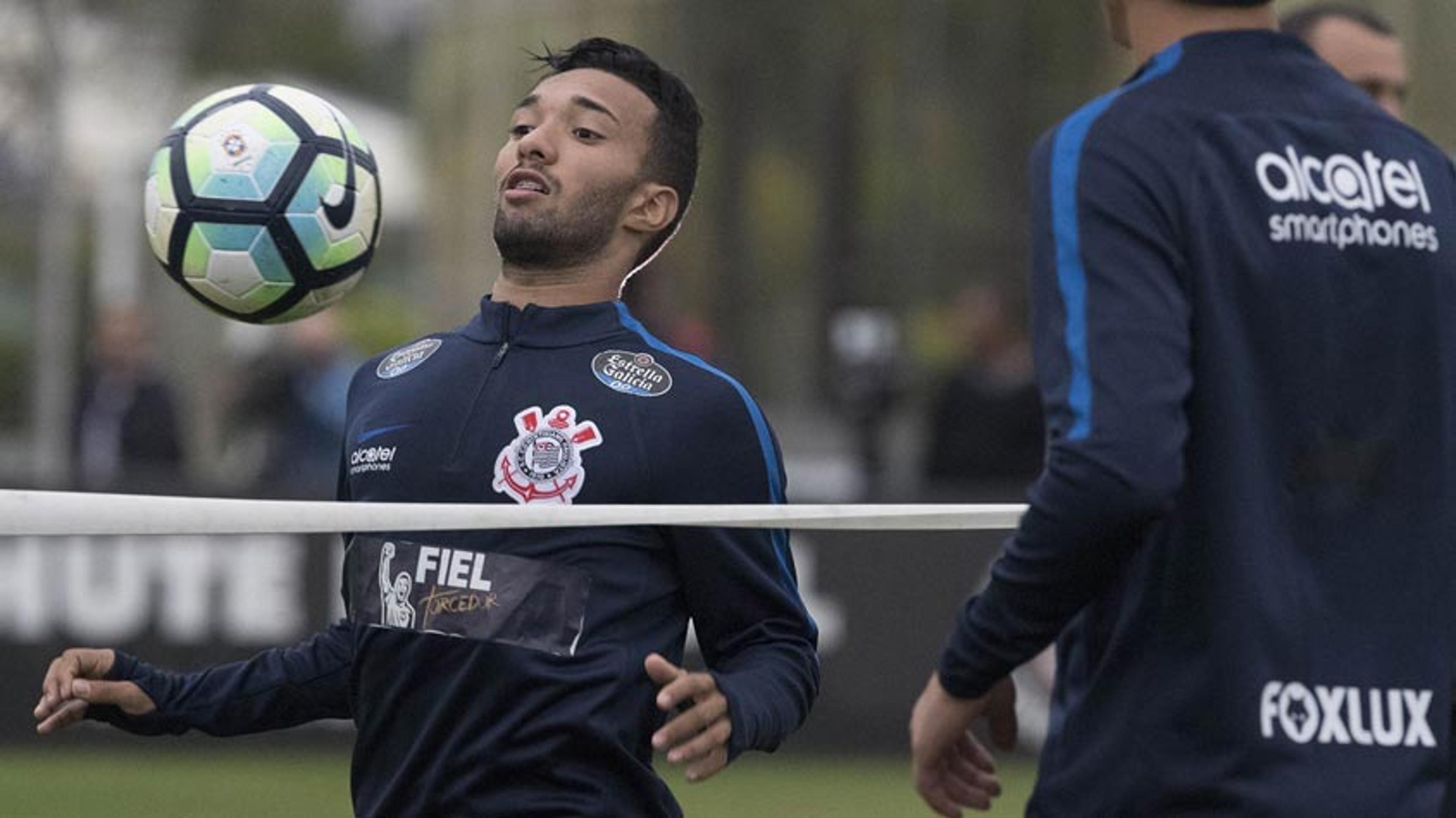 Observado há dois anos pelo Timão, Clayson deve fazer estreia no dia 28