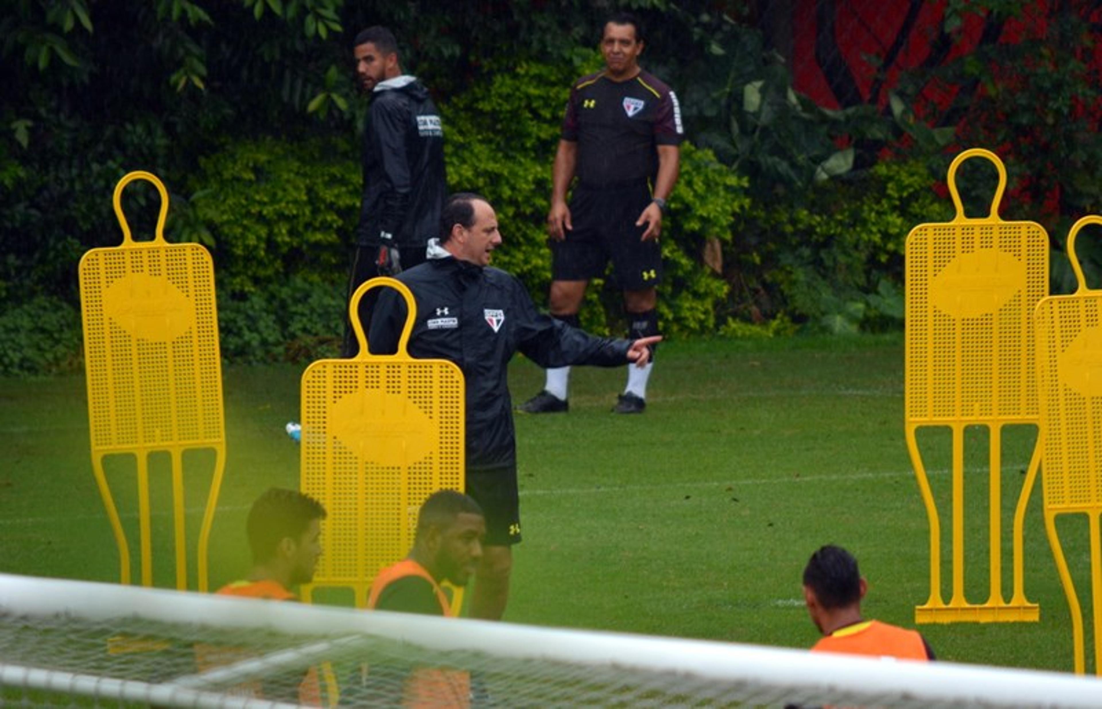 São Paulo treina parte tática e já fala em ‘certeza de vitória’ na segunda