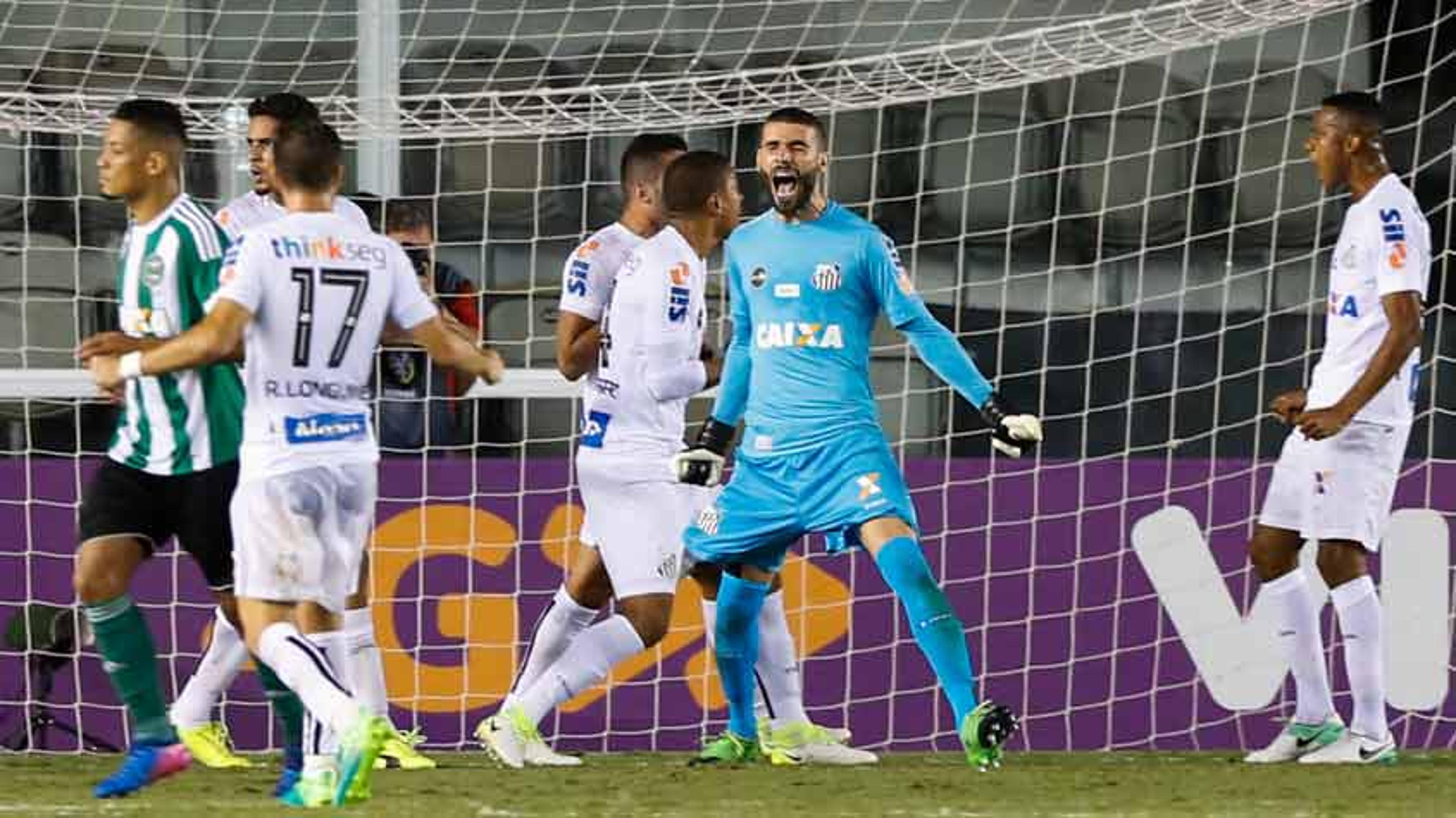 VÍDEO: Pegou até pênalti! Vanderlei faz ‘chover’ com grandes defesas na Vila Belmiro