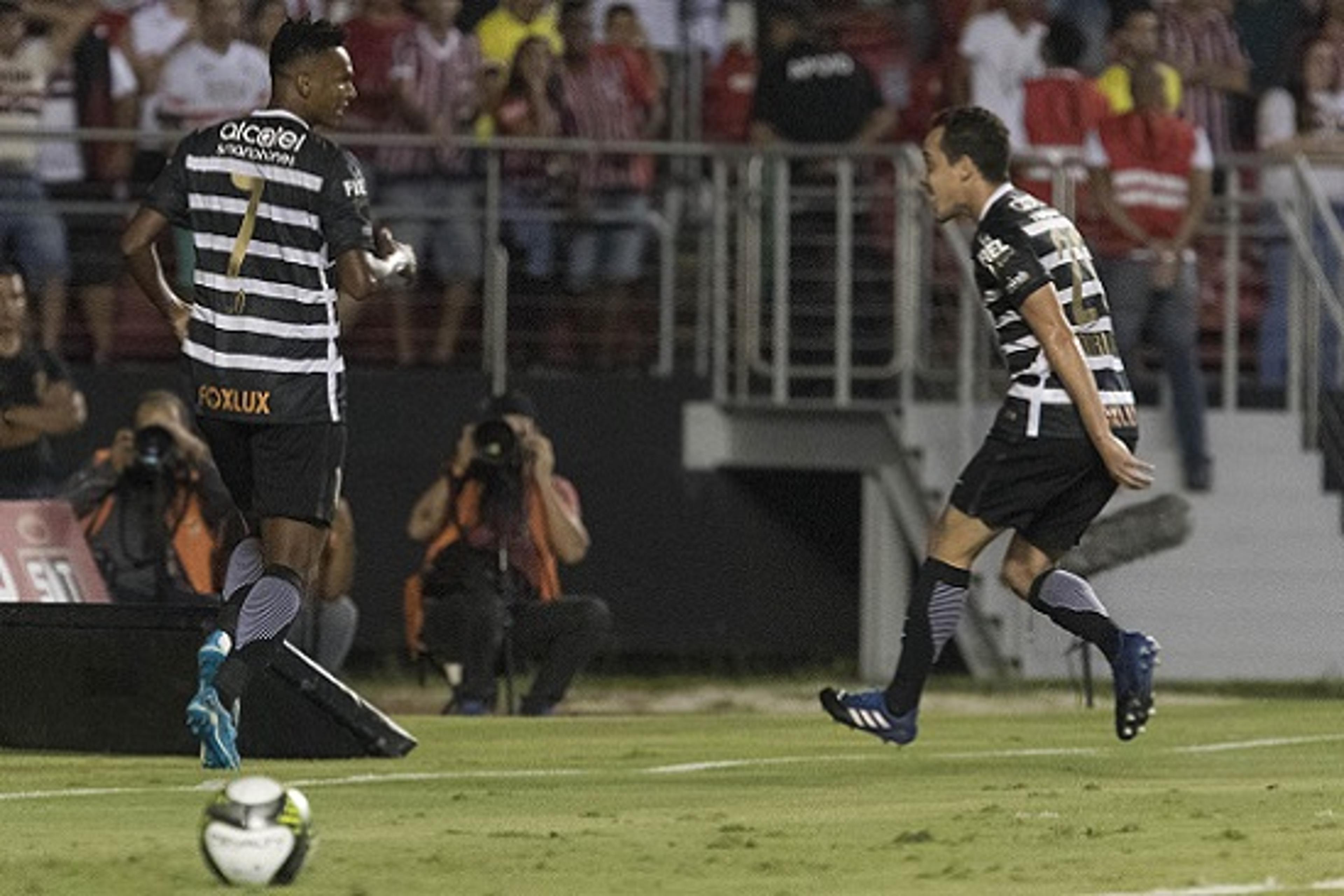 Parceiros e ‘rivais’: Rodriguinho e Jô comandam o ataque do Corinthians