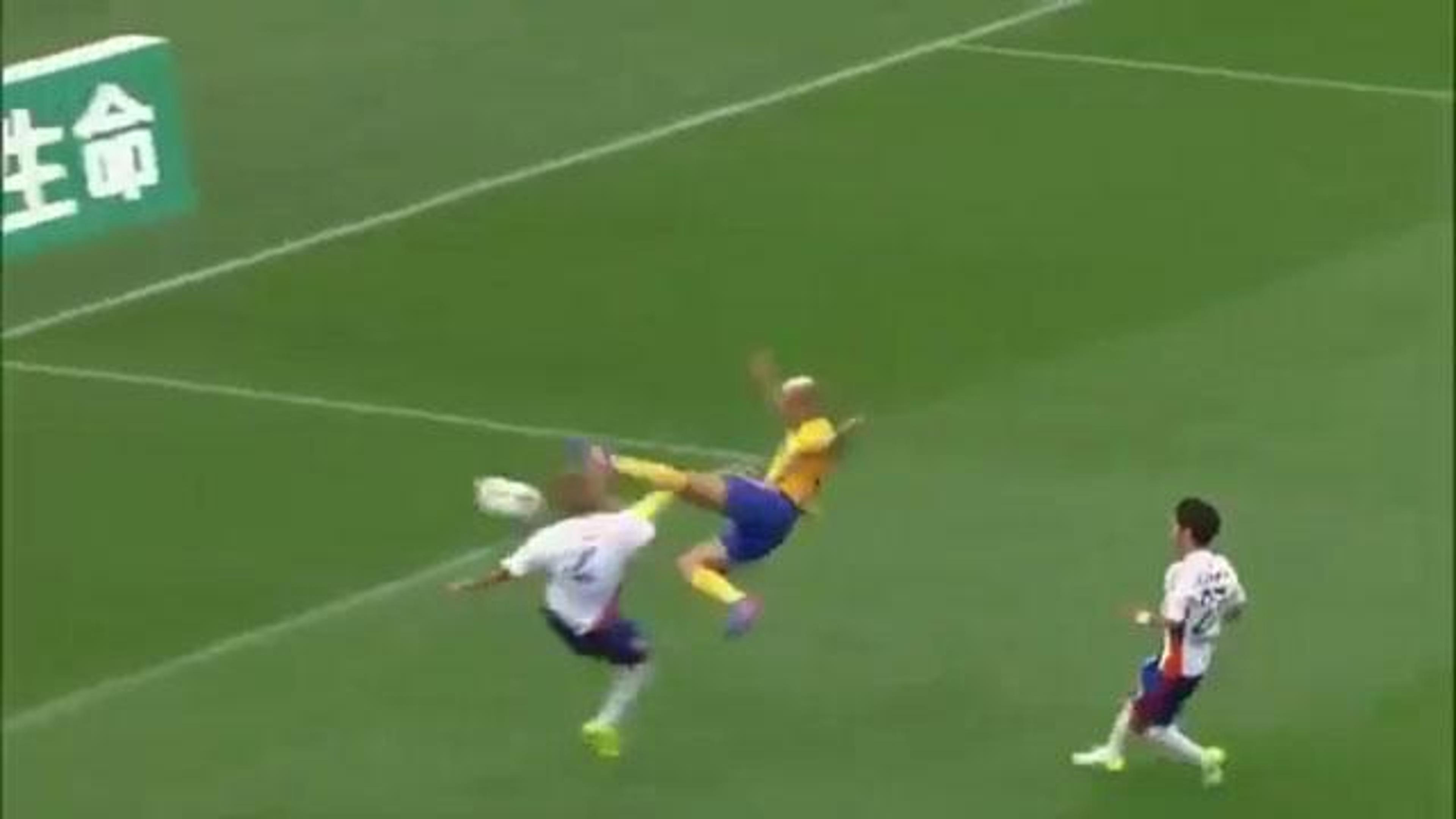 VÍDEO: Brasileiro marca belo gol de voleio no Campeonato Japonês