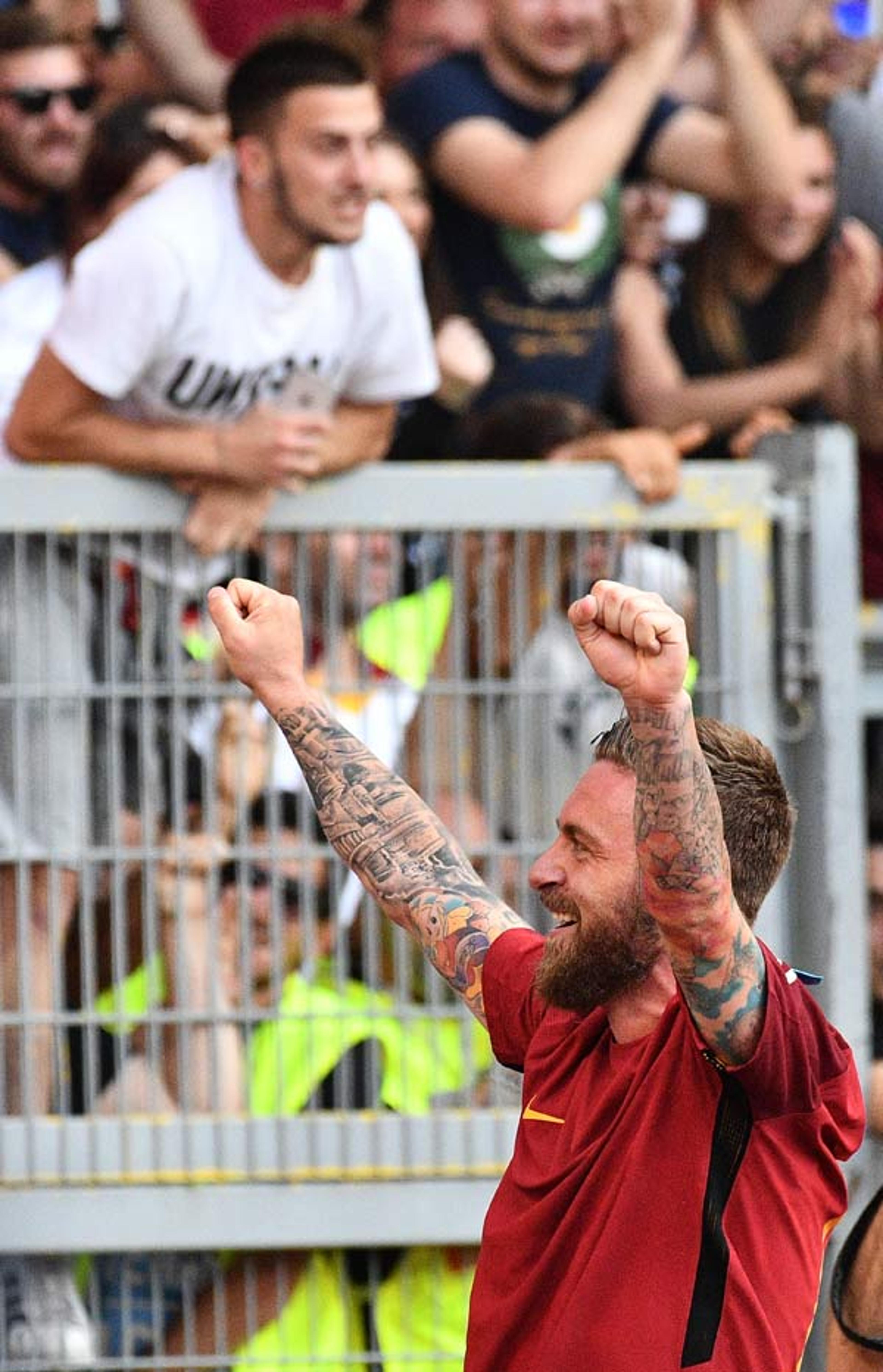 Sucessor de Totti, De Rossi renova contrato até 2019 com a Roma