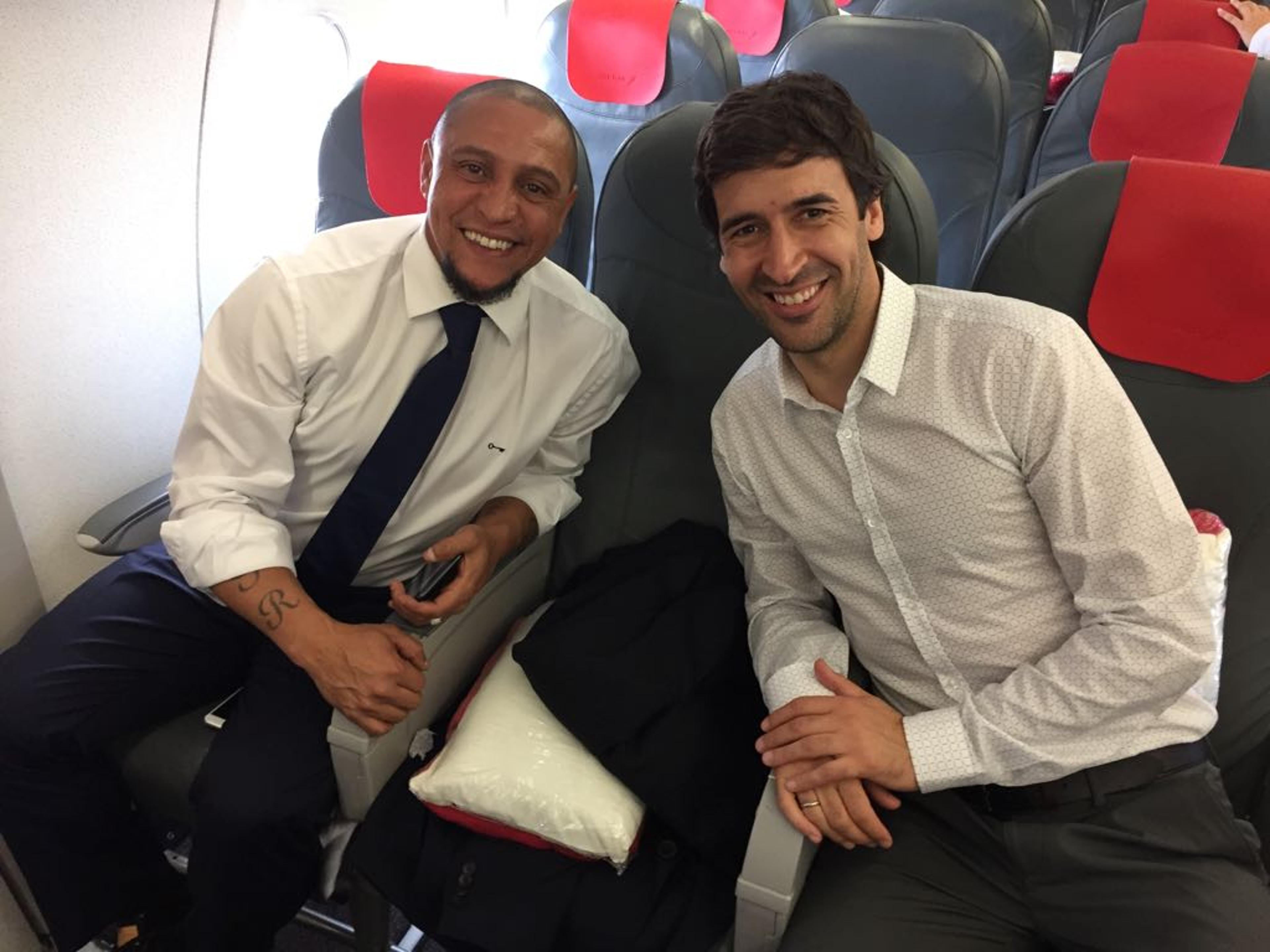 Real Madrid viaja para Cardiff com ídolos Raúl e Roberto Carlos no avião