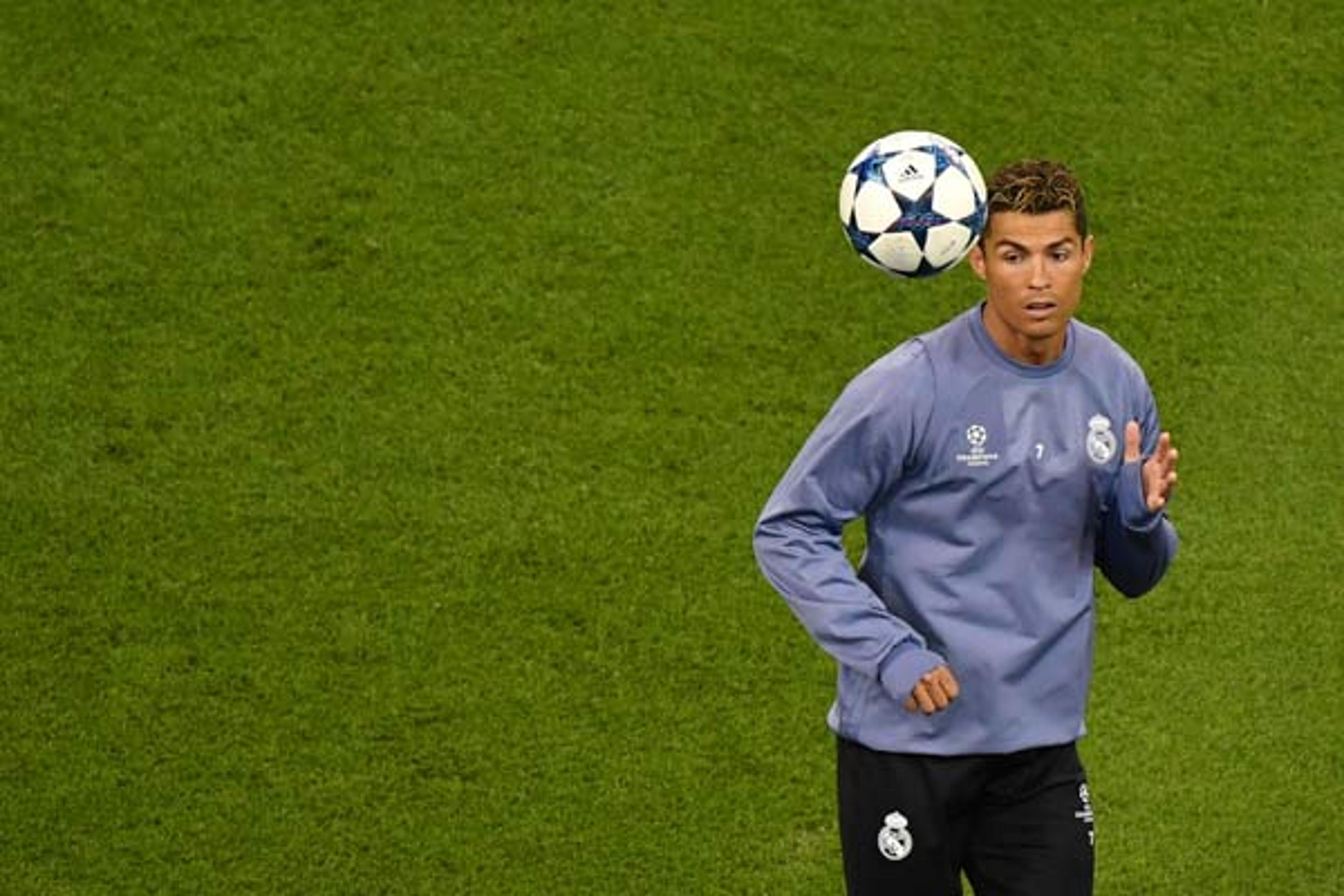 Florentino Pérez descarta saída de Cristiano Ronaldo do Real Madrid