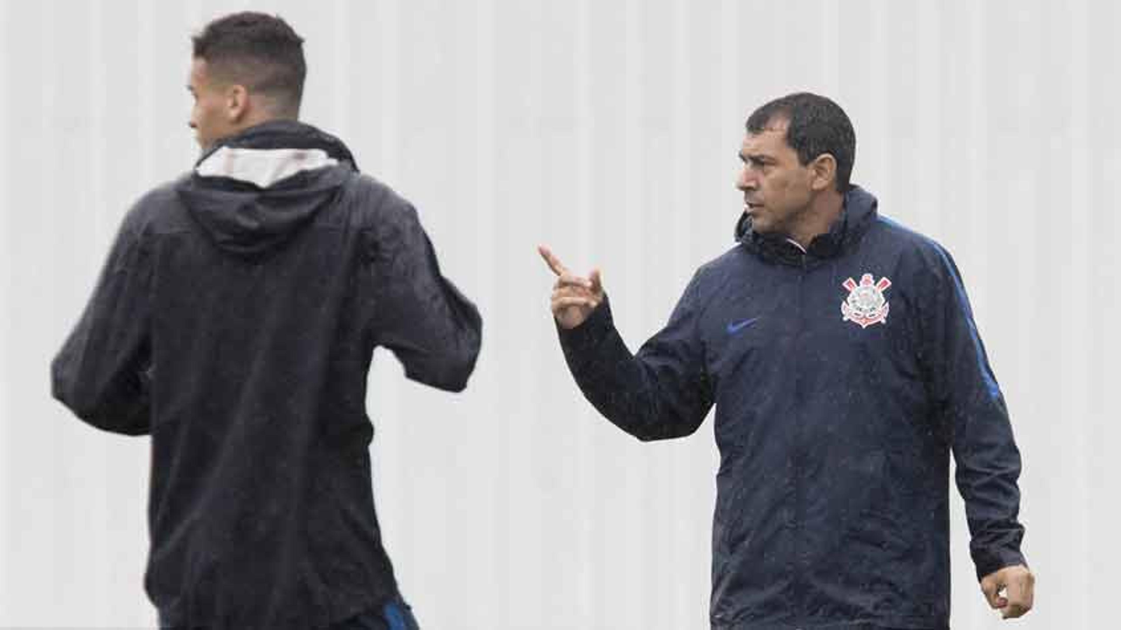 Maycon como dúvida, Vilson perto e trio ensaiado: a tarde do Corinthians