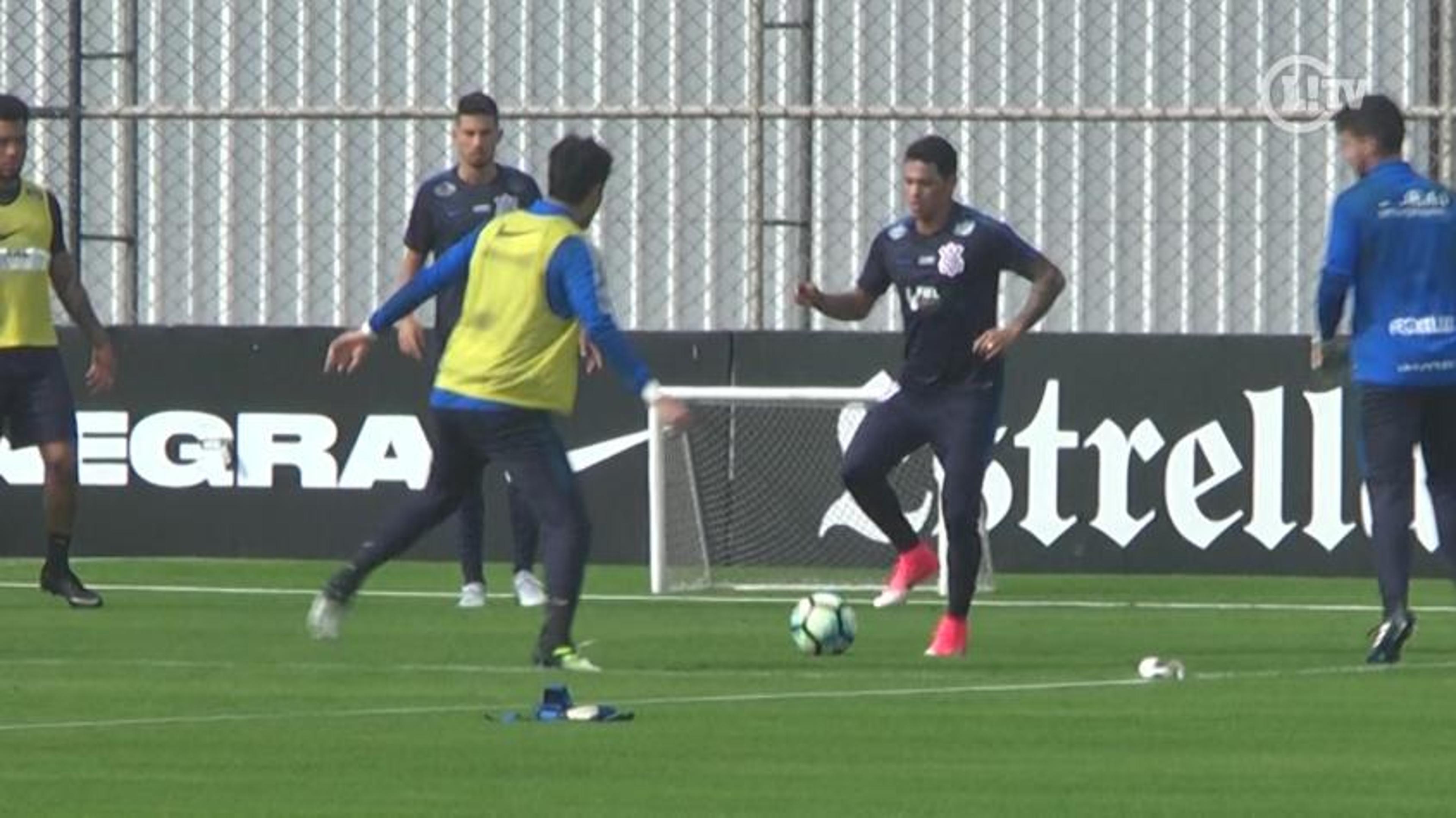 Fecha a perna, goleirão! Meia aplica bela caneta em treino do Corinthians. Veja!