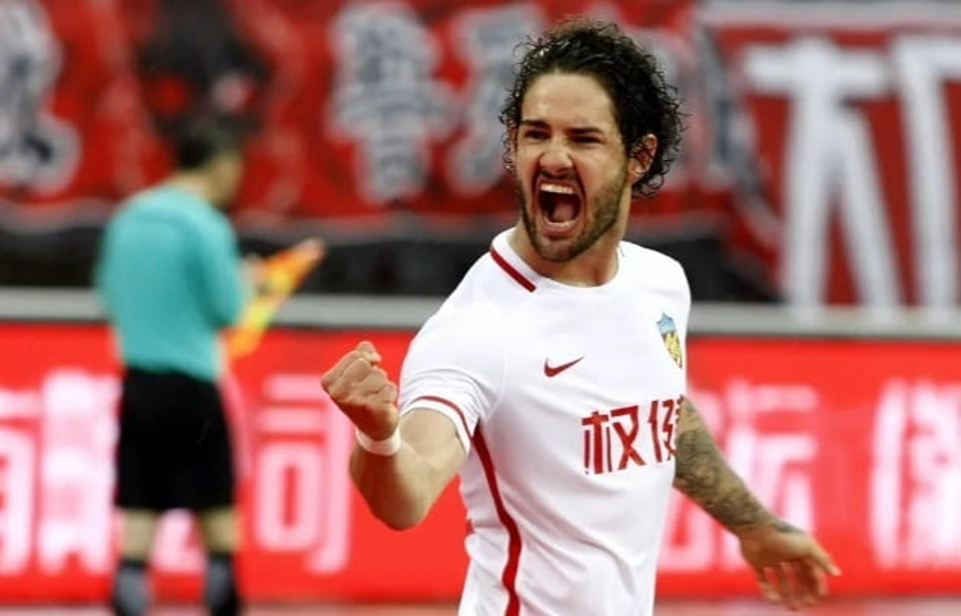 Pato faz dois e deixa Tianjin perto da semifinal da Copa da China