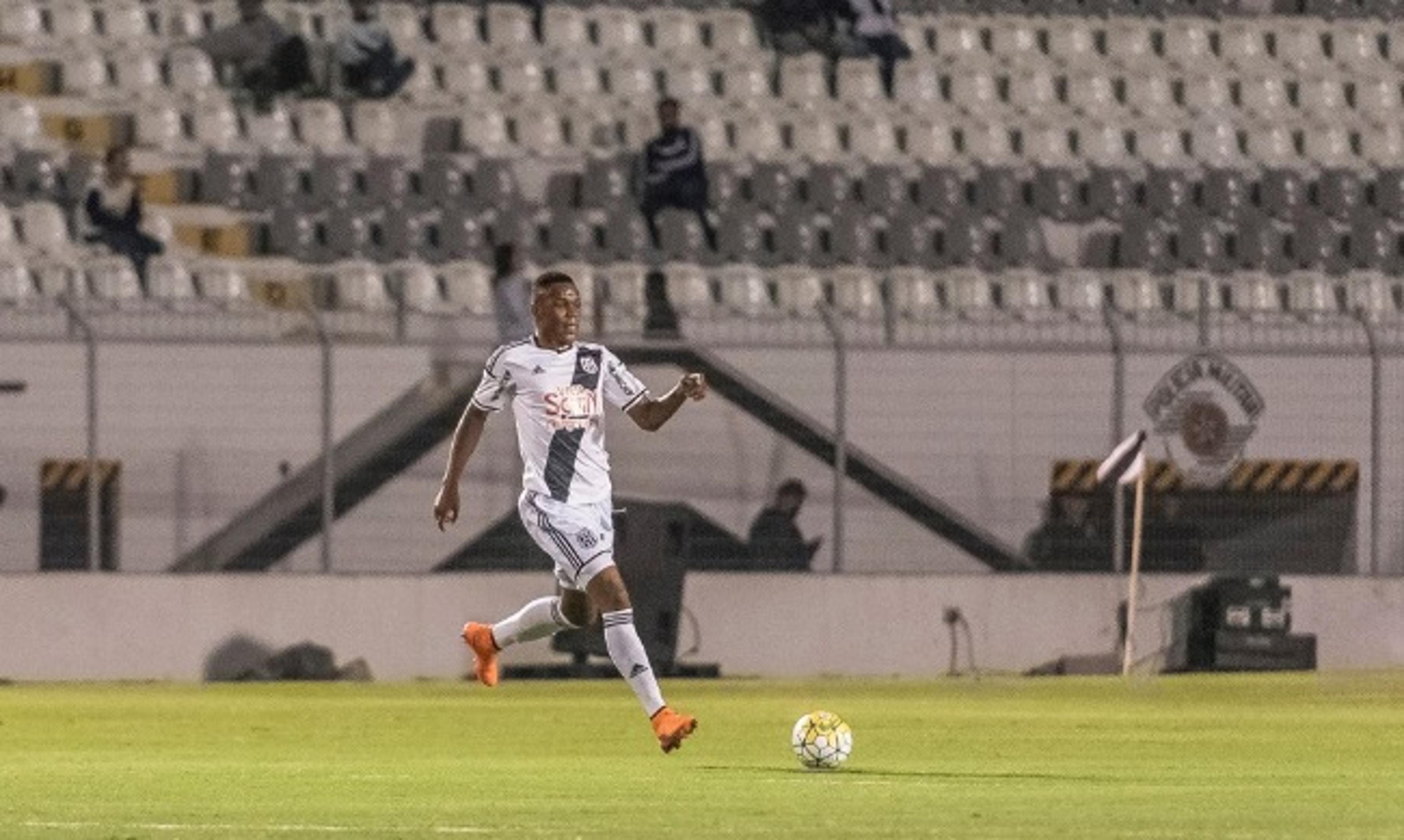 Com vontade de jogar no São Paulo, Matheus Jesus espera aval do Estoril