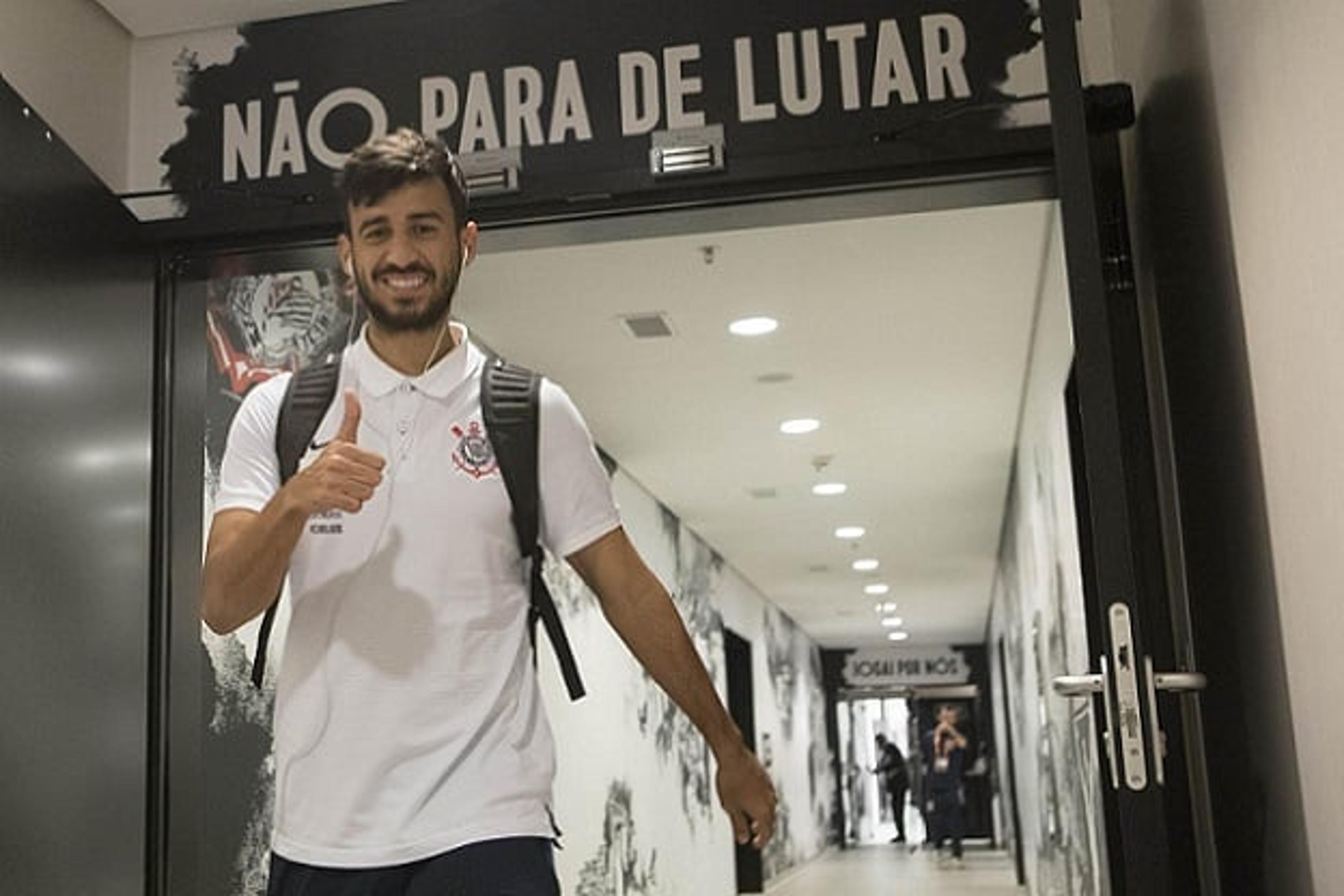 Camacho vira 12º jogador no Timão e comemora chance: ‘Estou preparado’