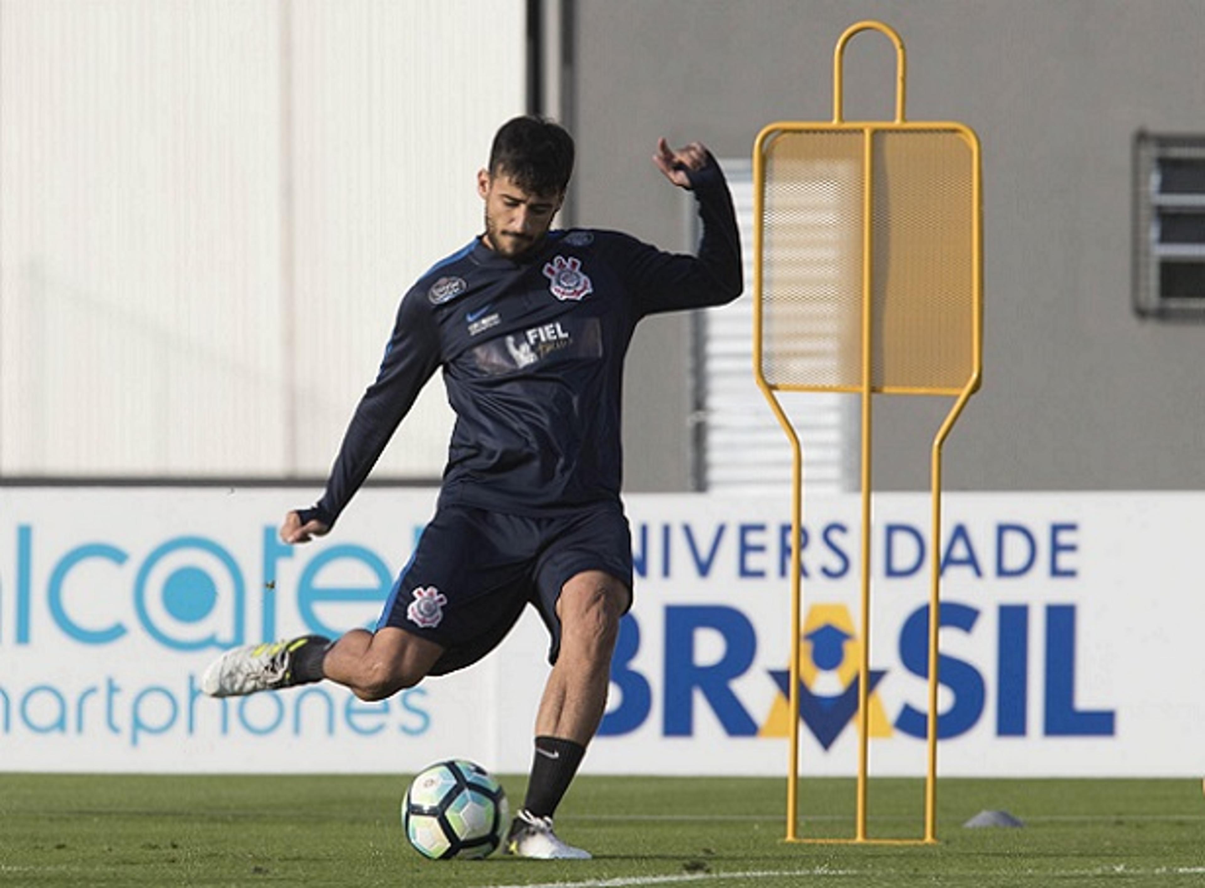 12º jogador do Corinthians, Camacho diz que vitória na quarta é ‘obrigação’