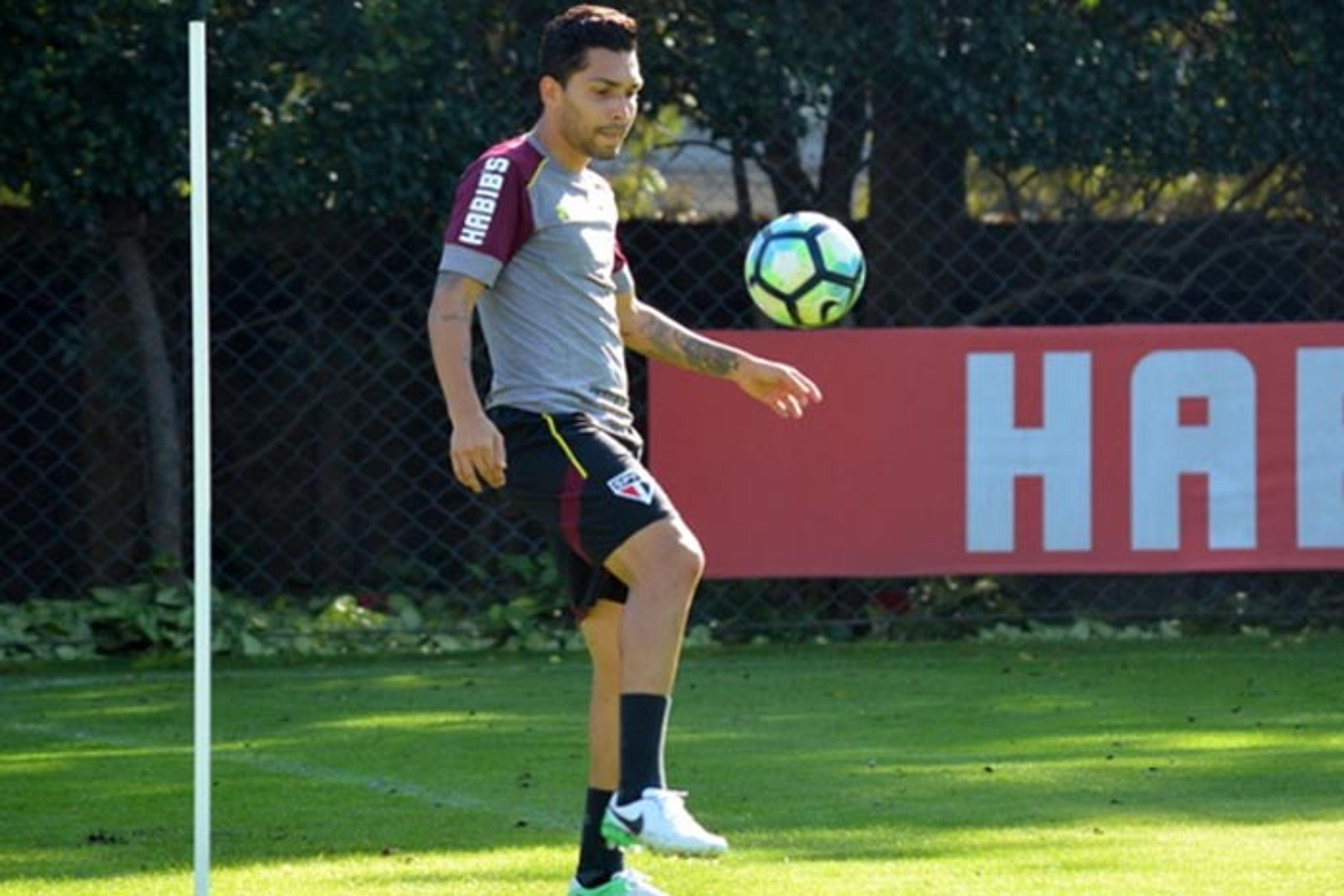 Antes de ser anunciado, Petros faz treino particular no CT do São Paulo