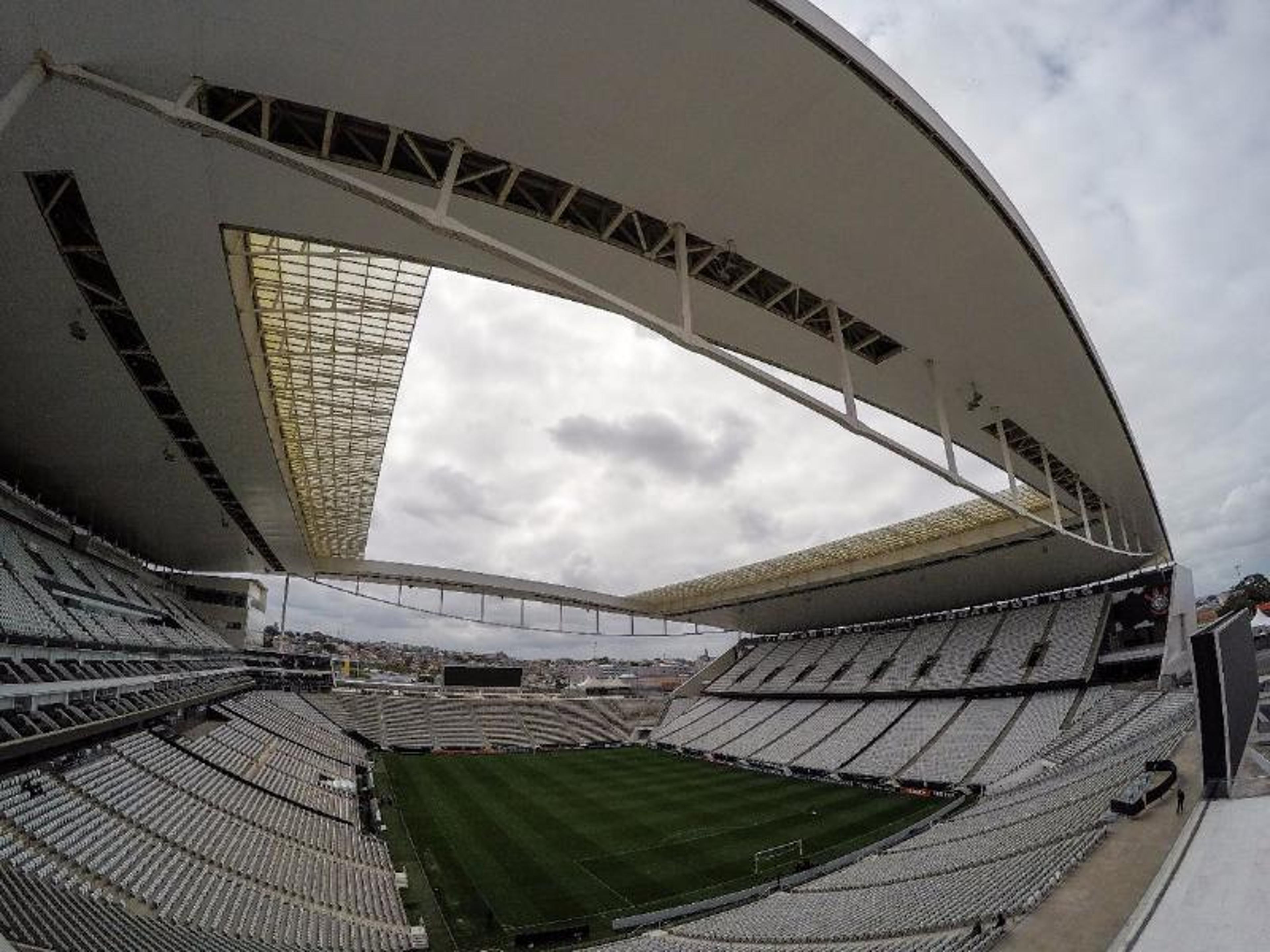 Corinthians entra em acordo por financiamento e volta a pagar Arena