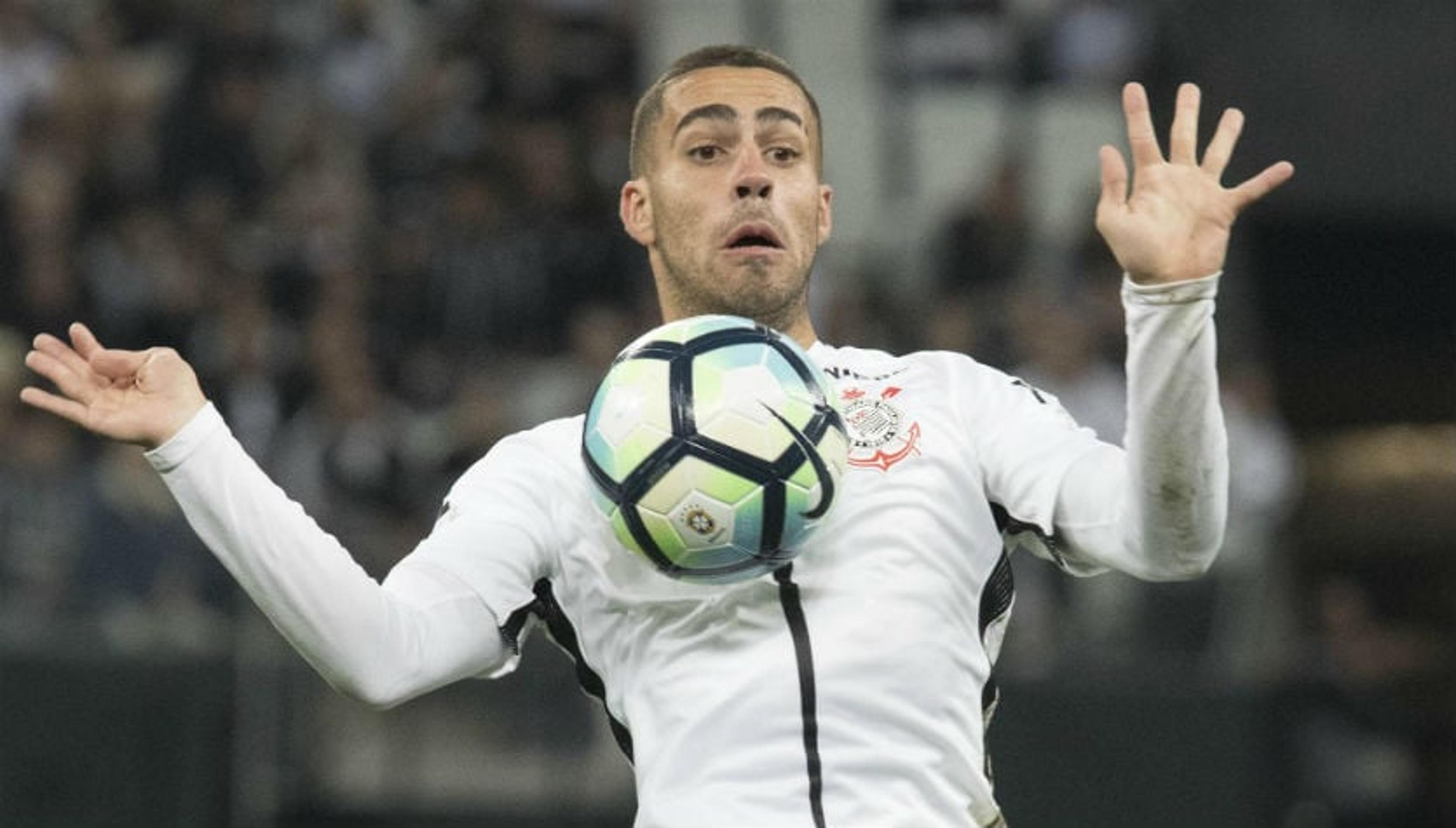 Descansado por suspensão, Gabriel se isola com mais jogos pelo Corinthians