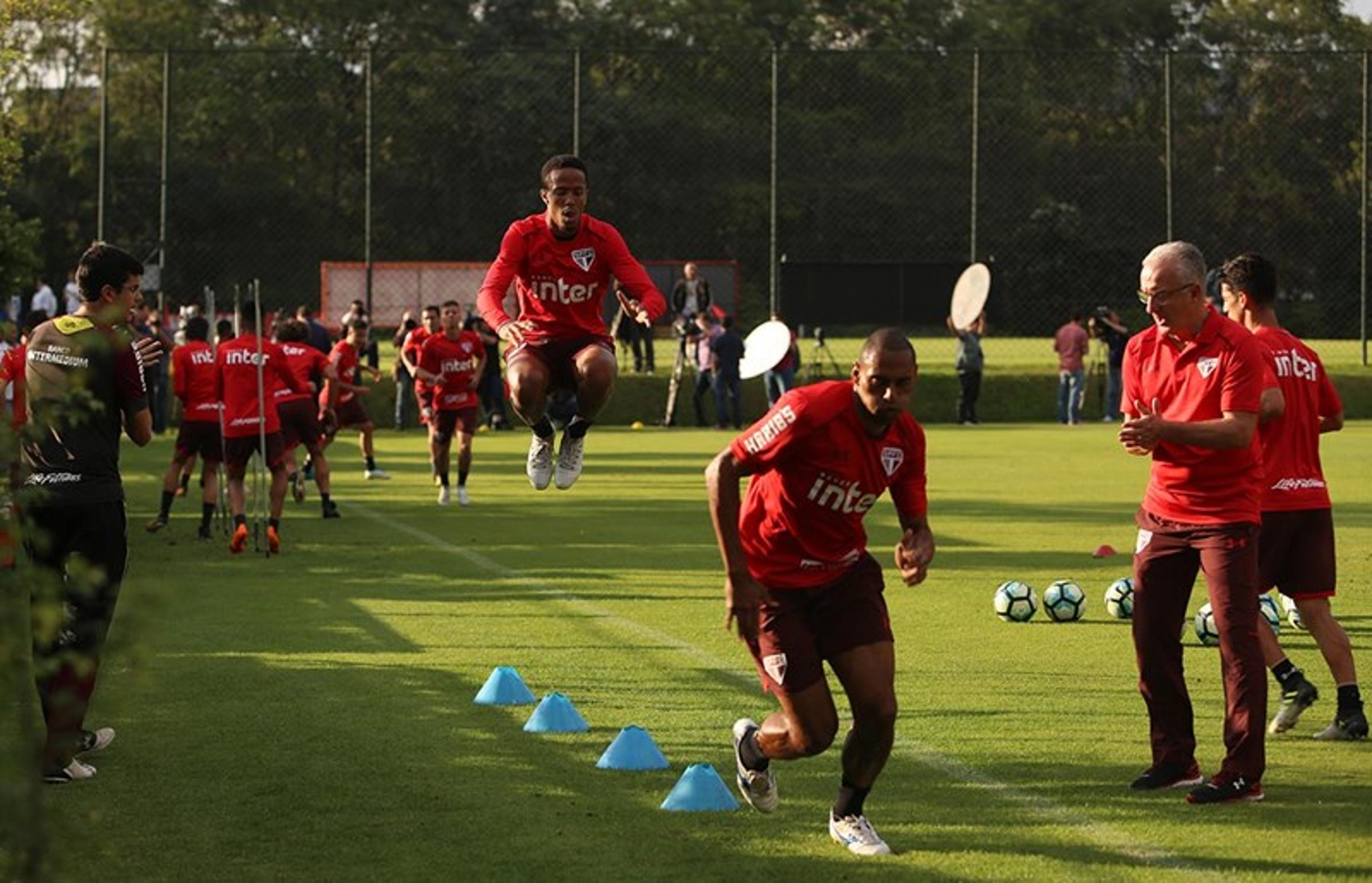 Não faltou grito: Dorival reúne elenco e participa ativamente de 1° treino