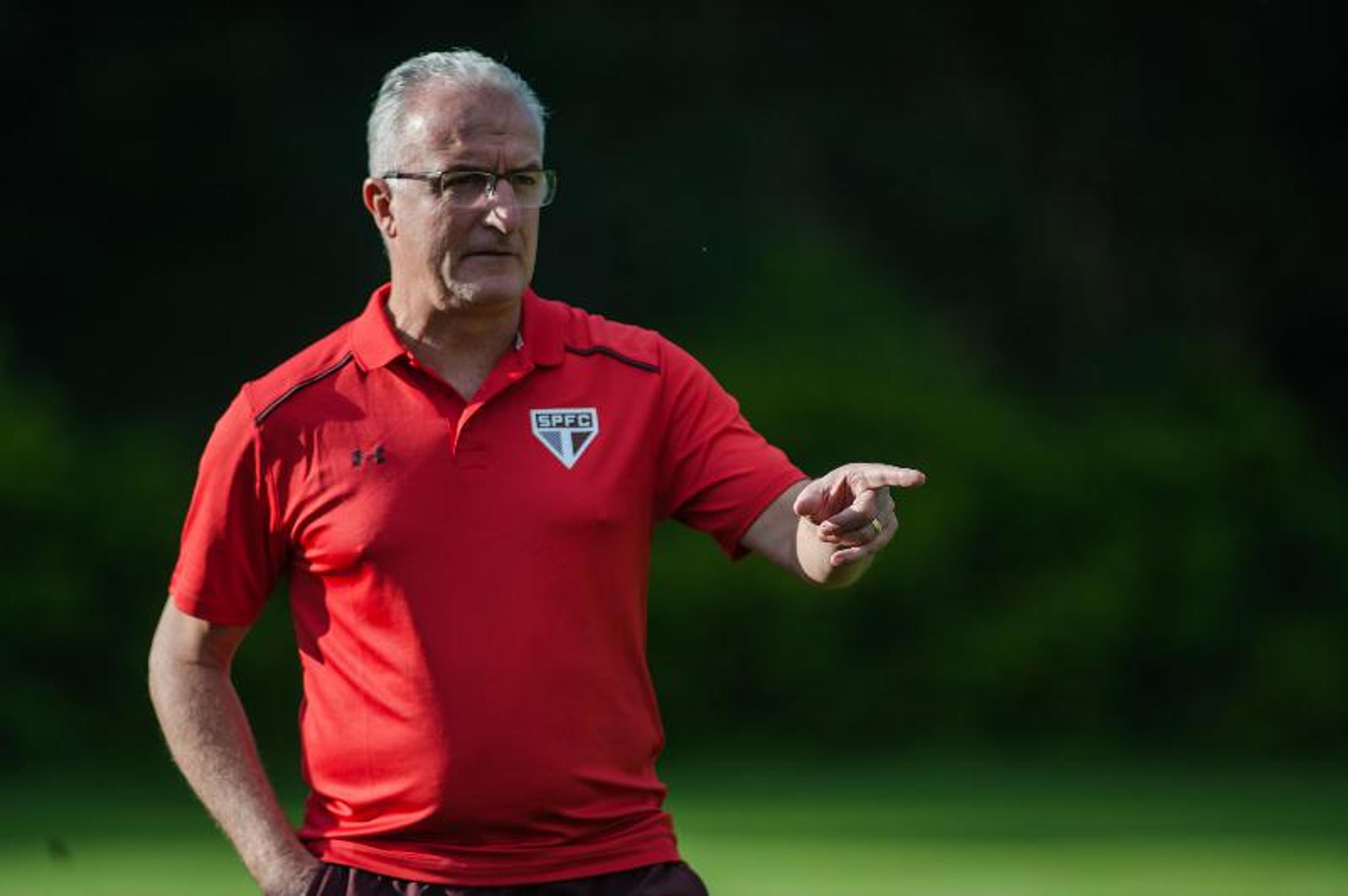 Parar para andar: veja como Dorival quer usar período sem jogo de novo