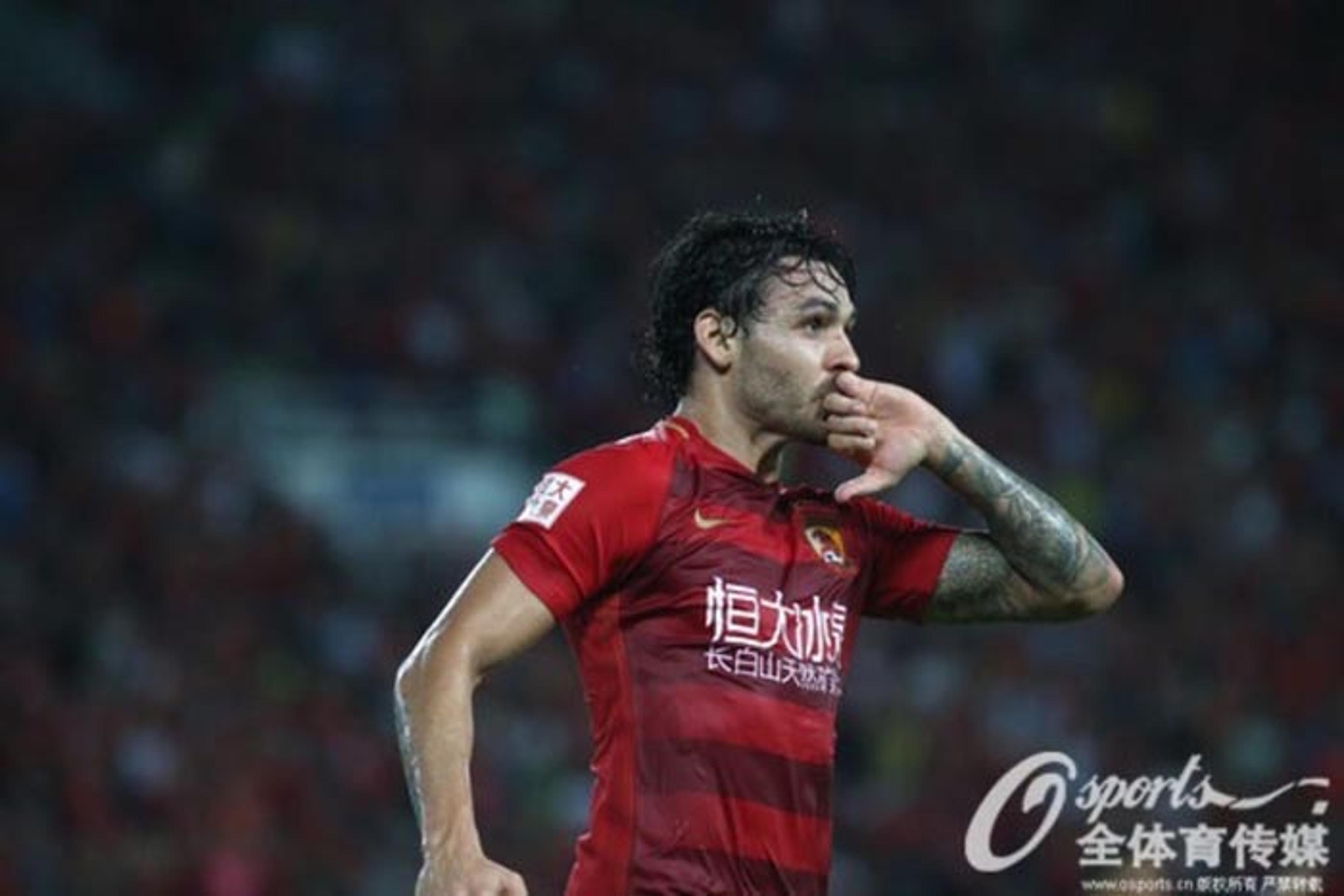 Goulart faz em vitória do Guangzhou; Aloísio e Alex Teixeira marcam