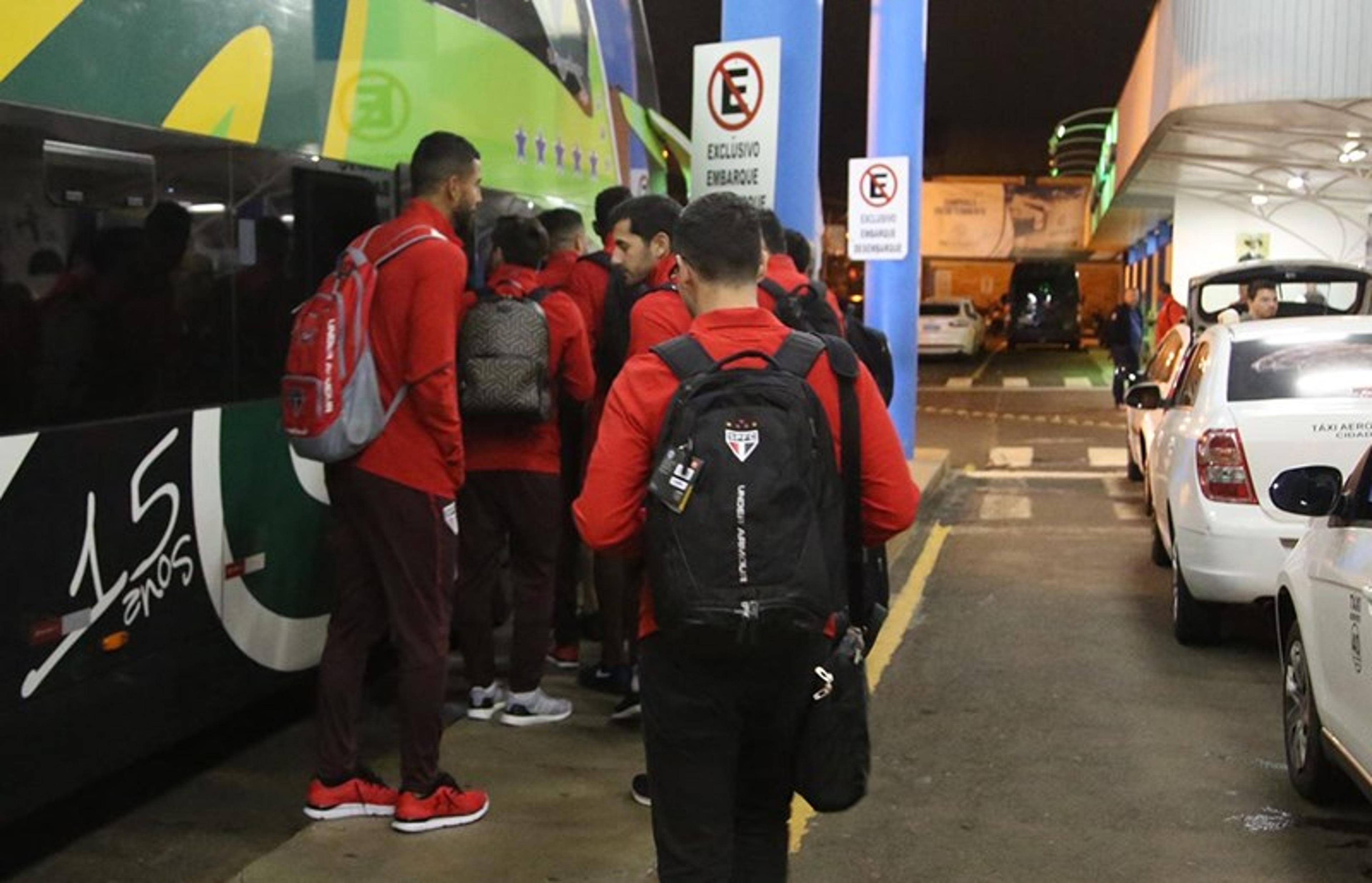 São Paulo volta de ônibus de Chapecó e terá um treino antes de pegar Vasco