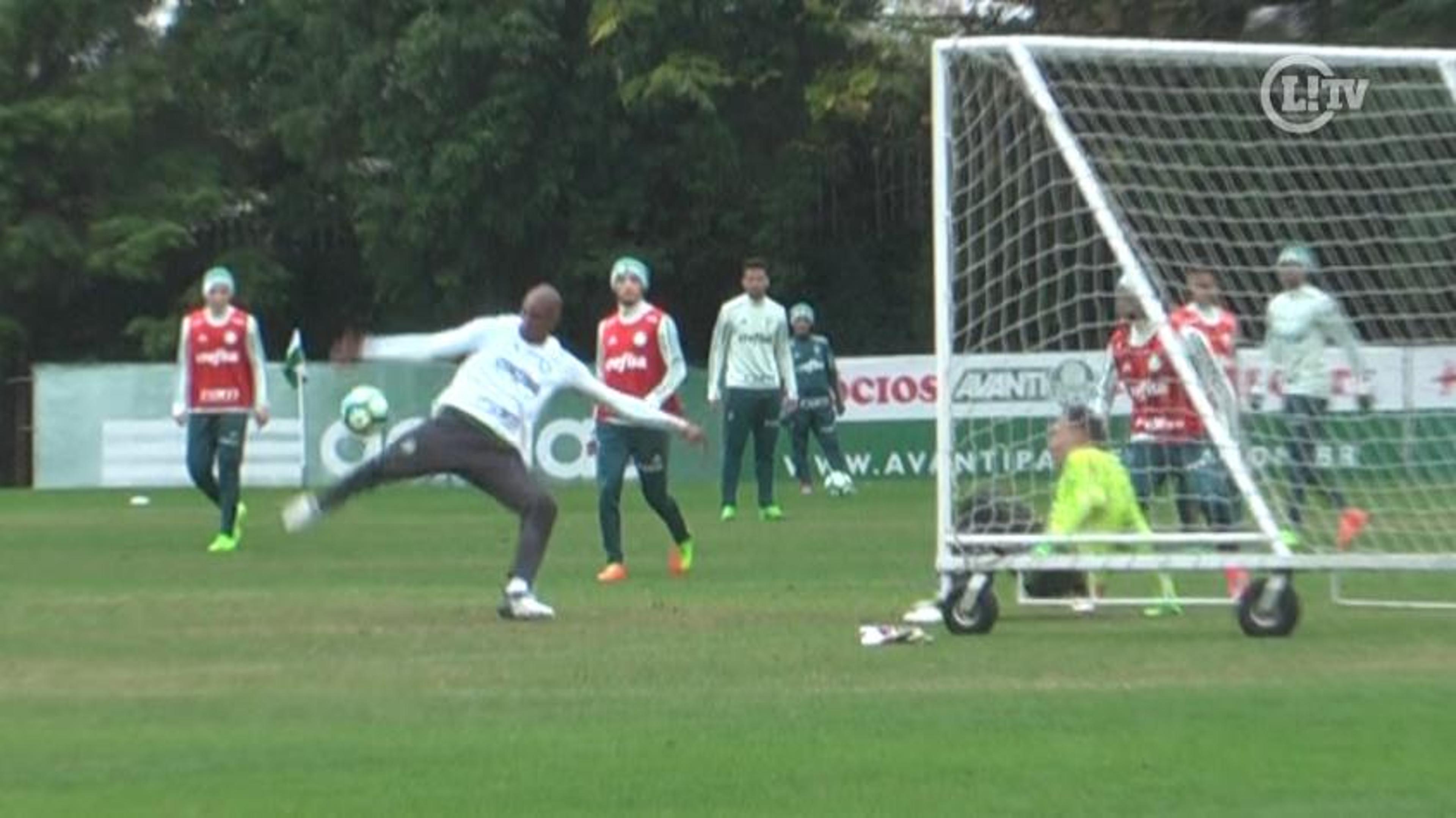 Jailson brilha e leva a melhor sobre Prass em rachão no Palmeiras. Veja!