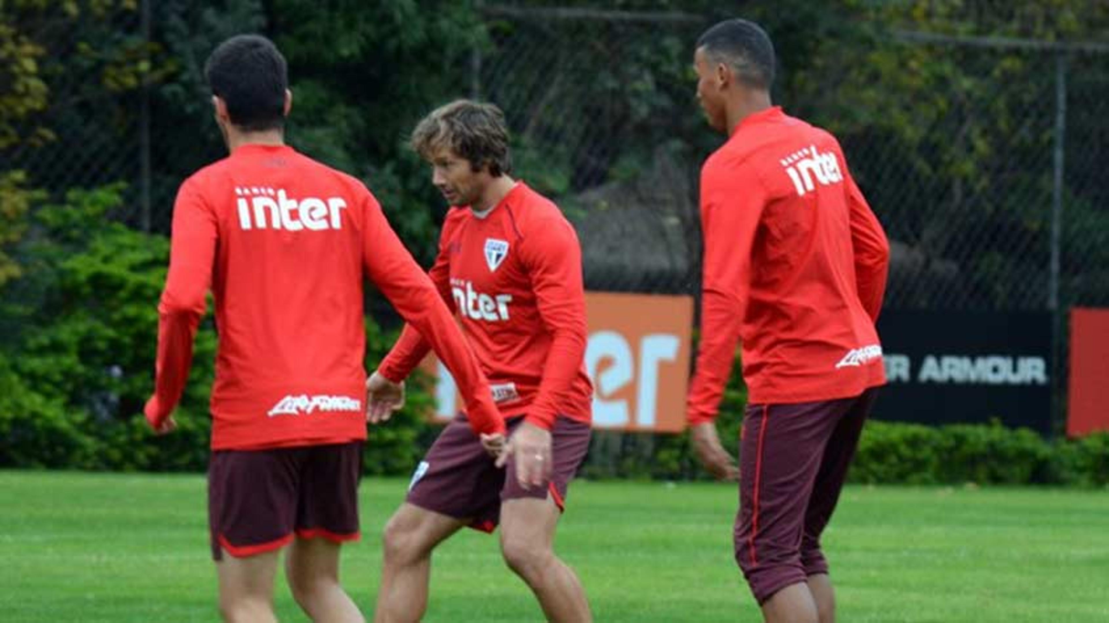 Dorival relaciona Lugano e deixa Buffarini e Wesley fora no São Paulo