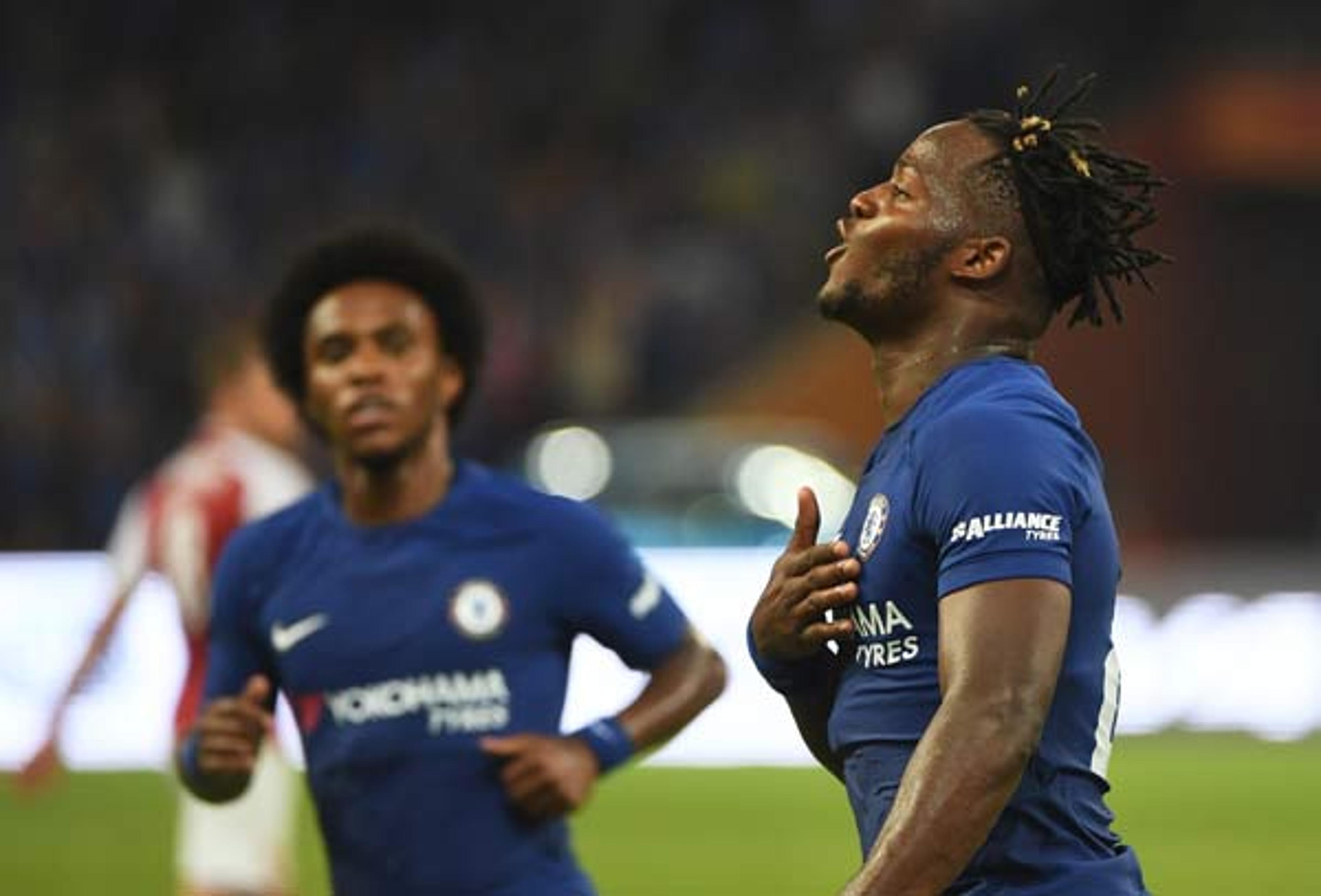 Com gol de Willian e dois de Batshuayi, Chelsea bate o Arsenal