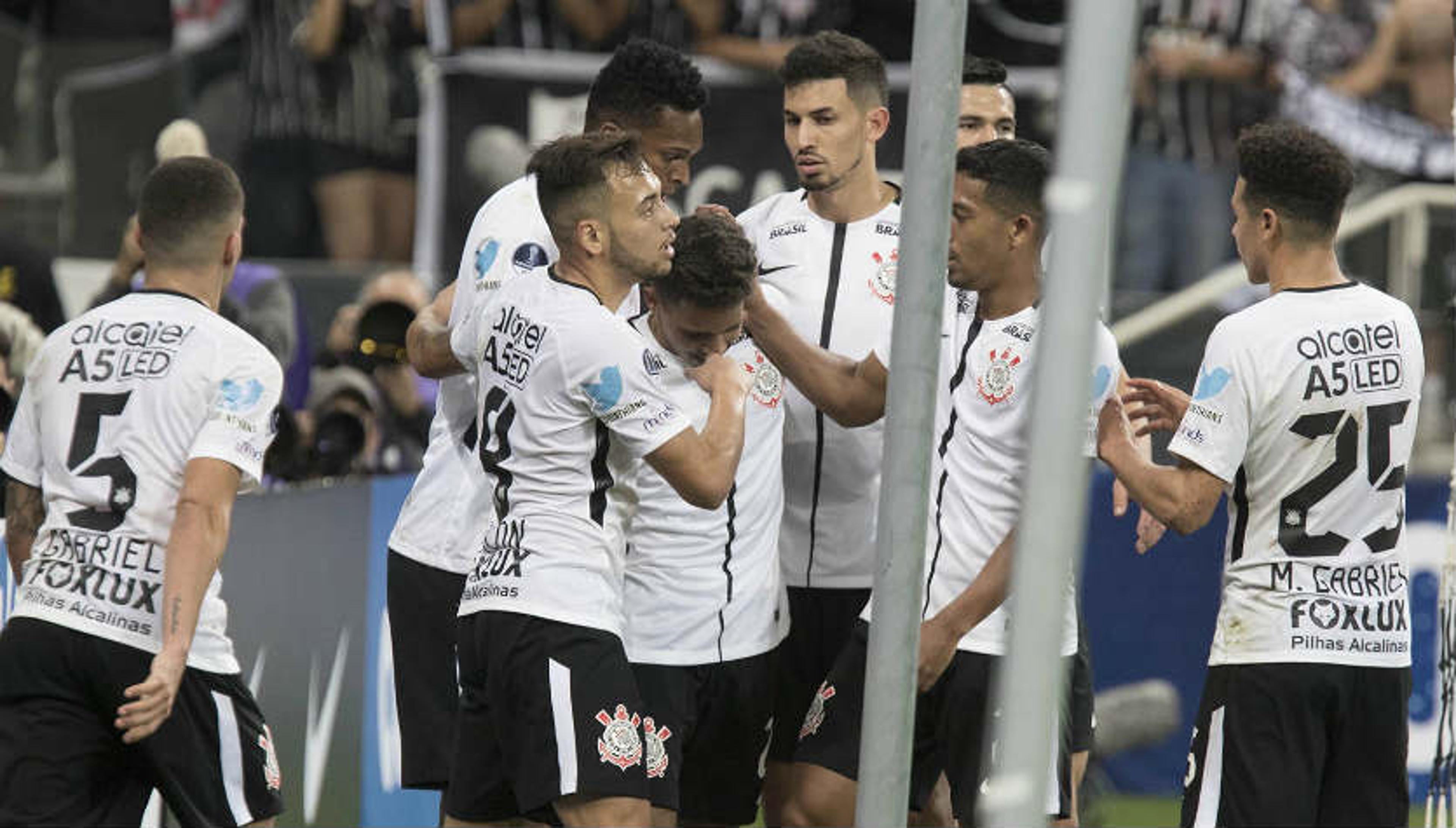 Dupla decepciona, e Giovanni agrada: balanço dos reservas do Corinthians