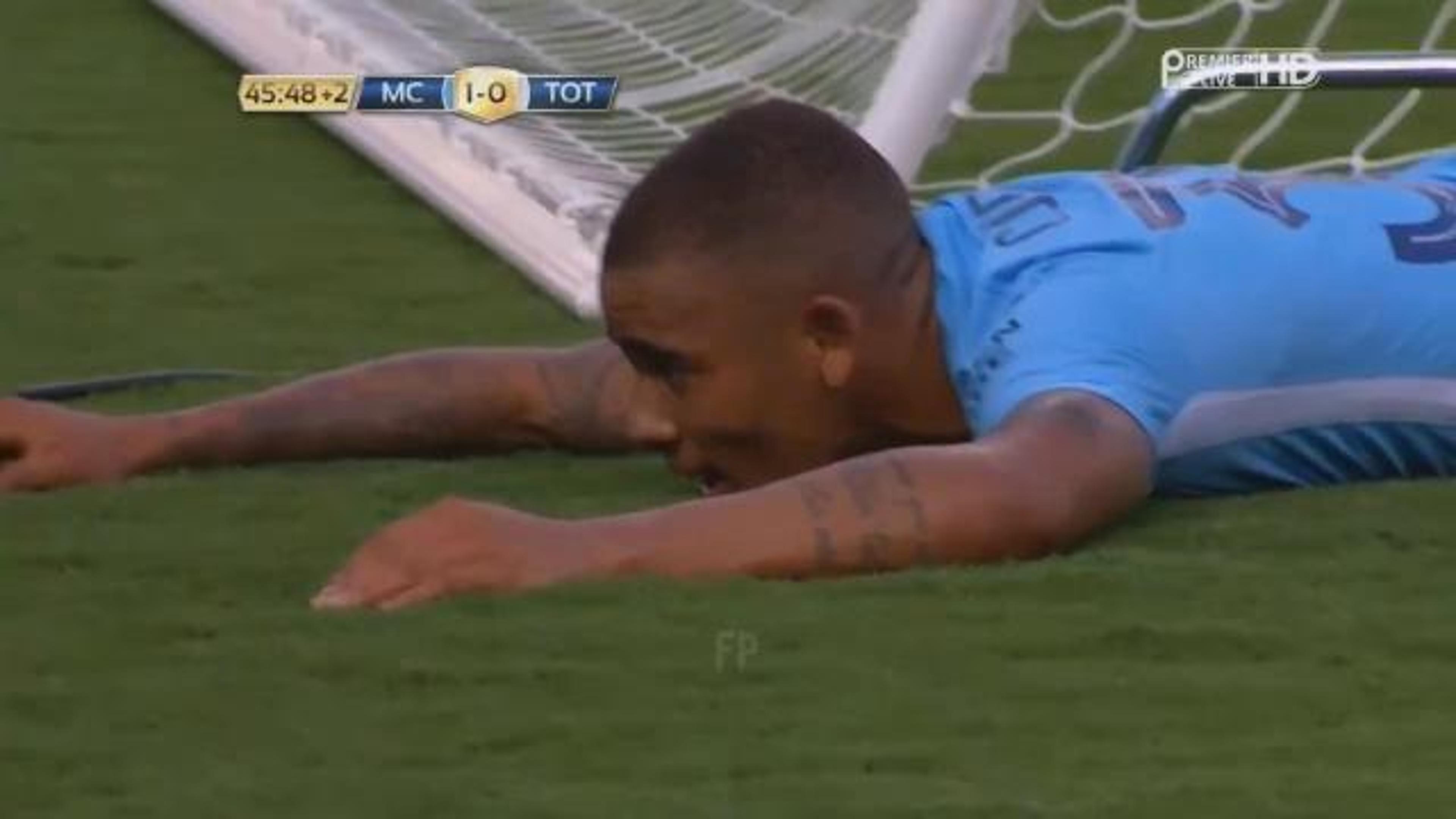 VÍDEO: Gabriel Jesus perde gol incrível em amistoso do City com o Tottenham