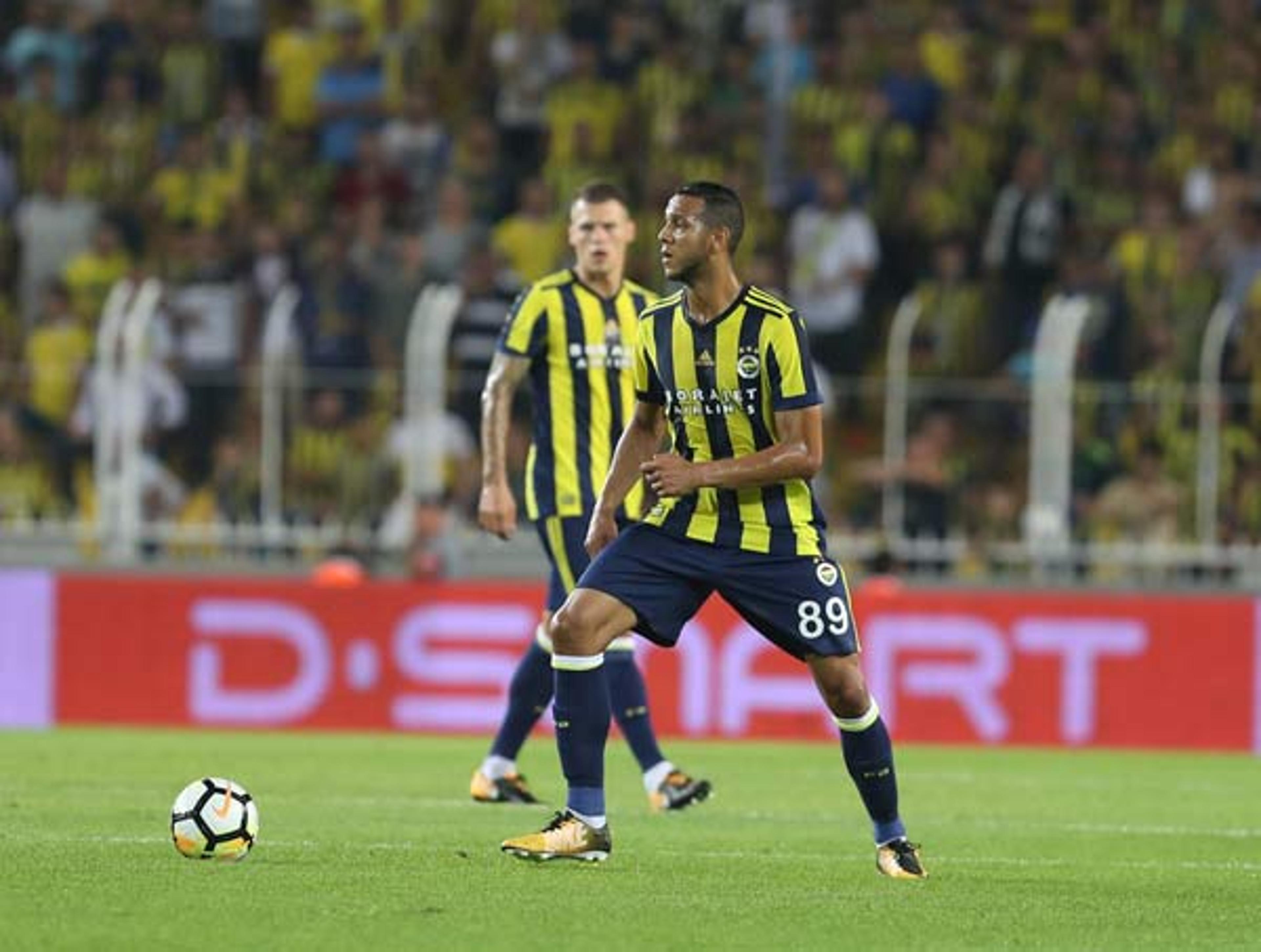 Autor de gol histórico, Souza crê em Fenerbahçe forte para clássico turco