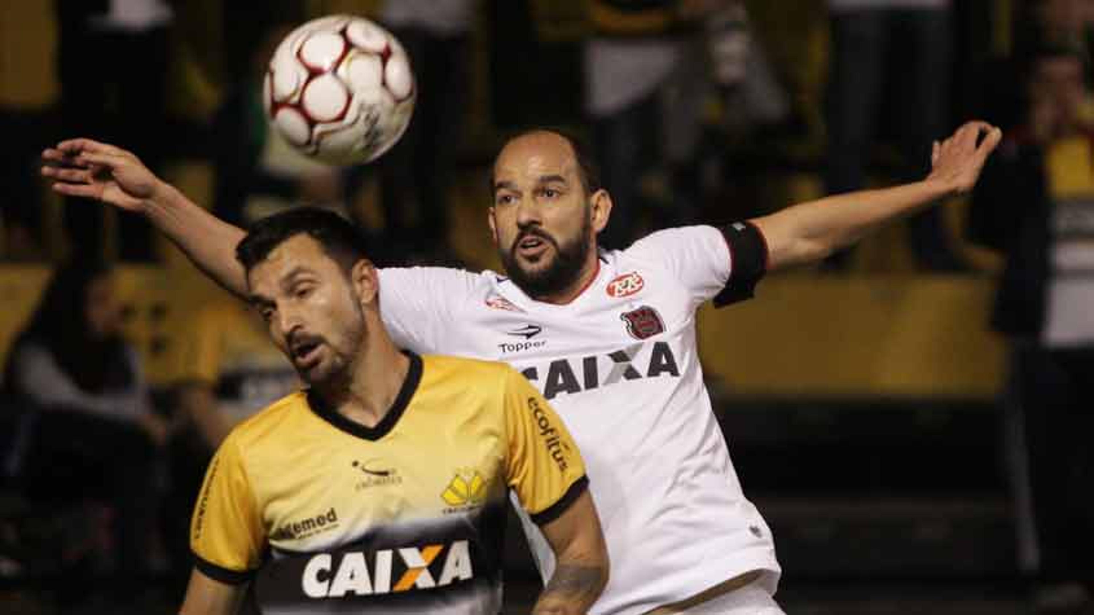 Brasil de Pelotas vence o Criciúma fora e respira na Série B