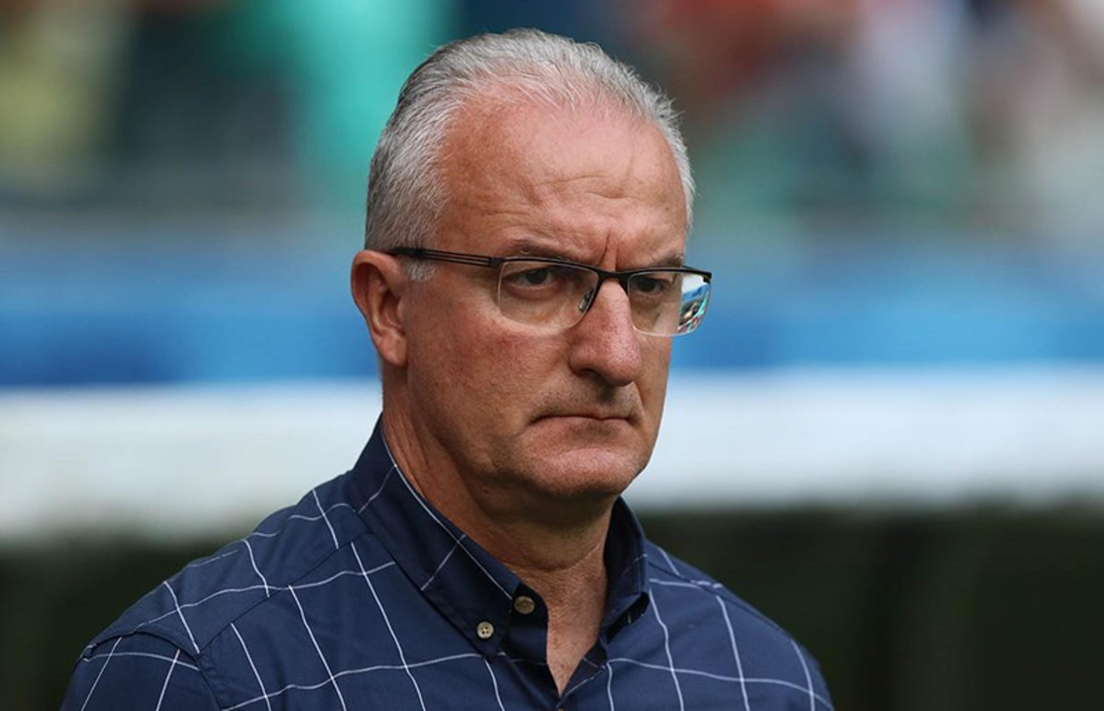 Dorival diz que deve melhorar tudo, mas aponta árbitro ‘comendo barriga’