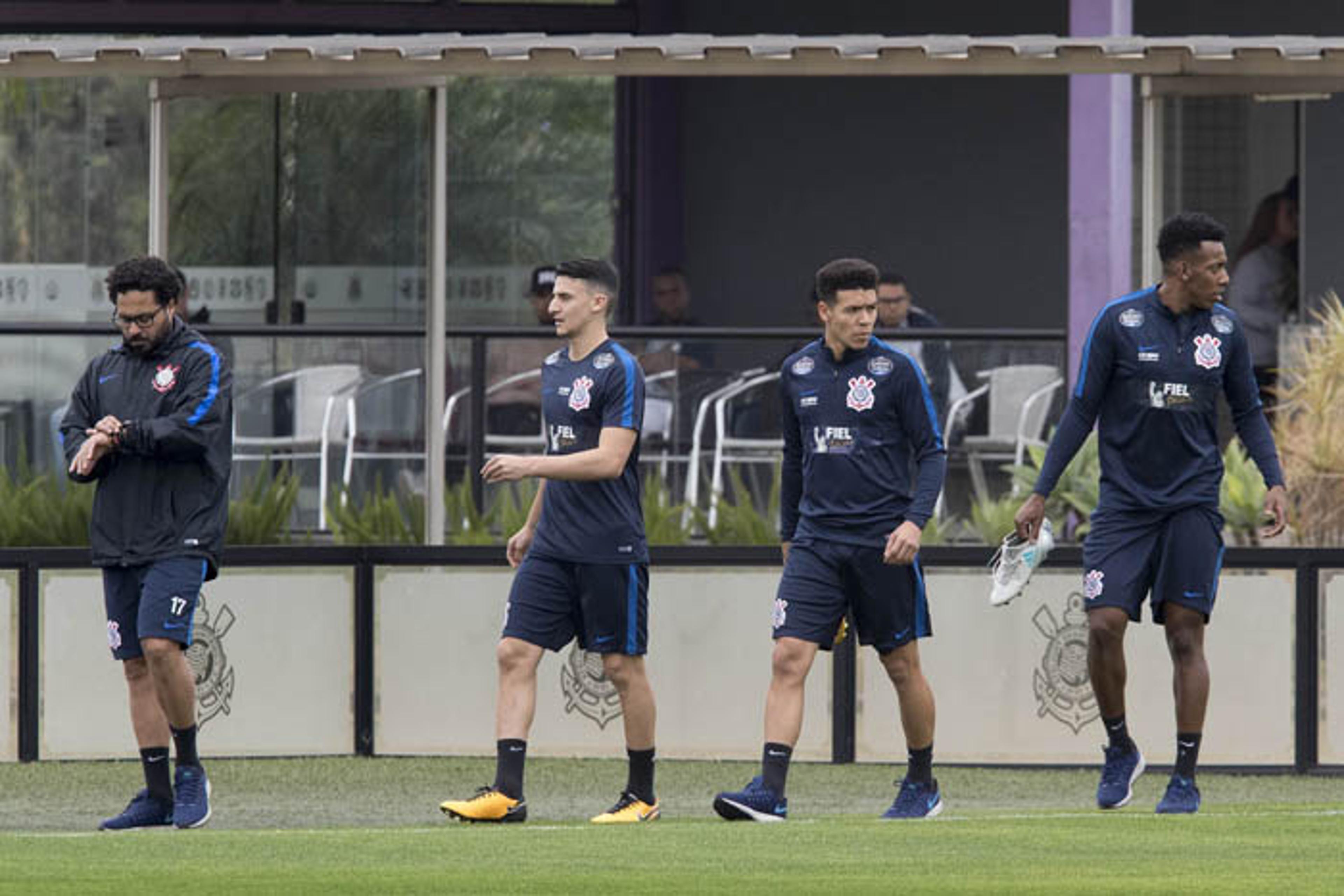 Primeira semana sem jogos já rende ‘reforços’ para Carille no Corinthians