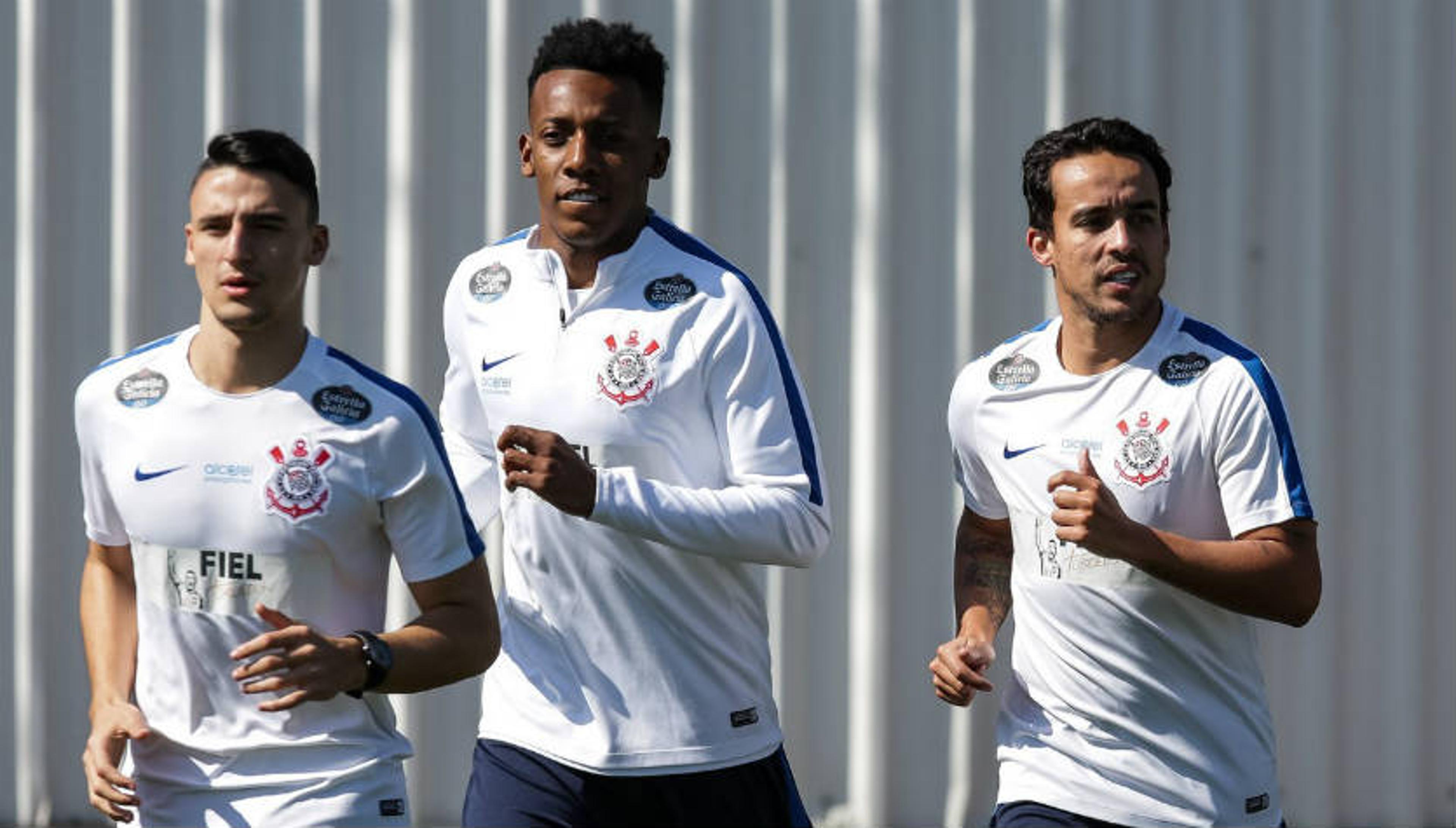 Recuperado, Jadson já trabalha em campo e deve reforçar o Corinthians