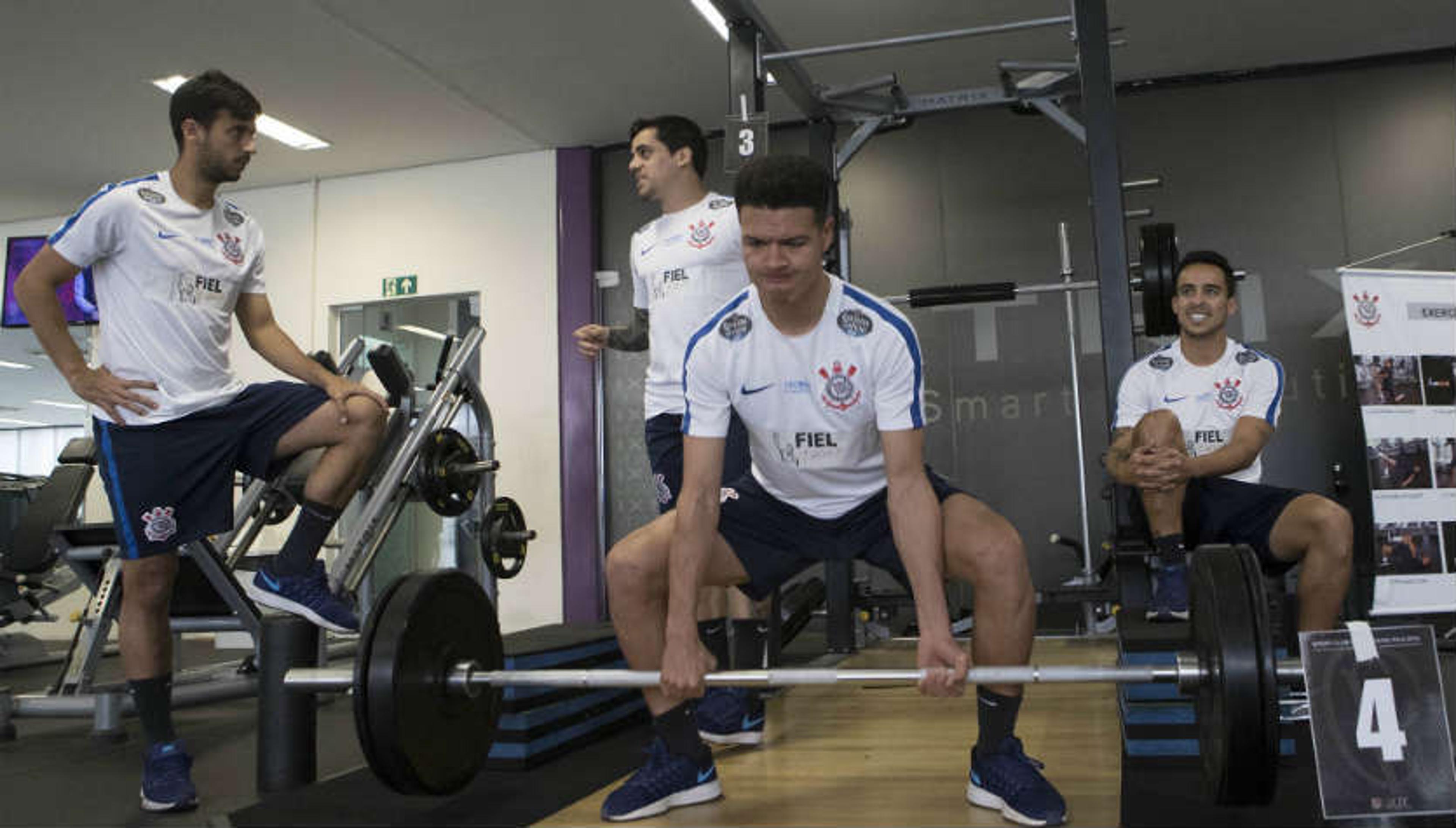 Marquinhos Gabriel treina em campo e até Pablo já aparece no Corinthians