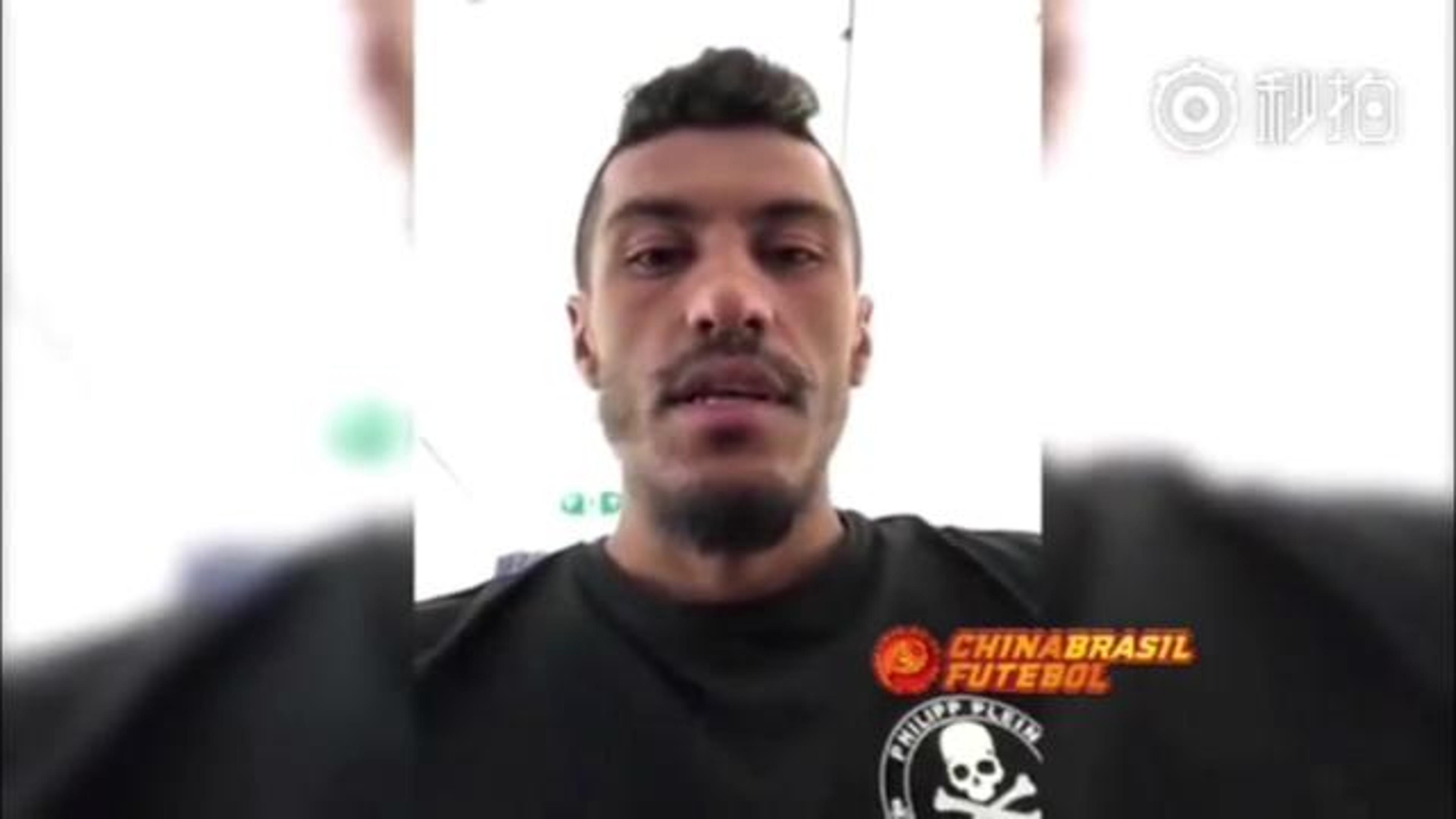 Acertado com o Barcelona, Paulinho se despede do Guangzhou; assista