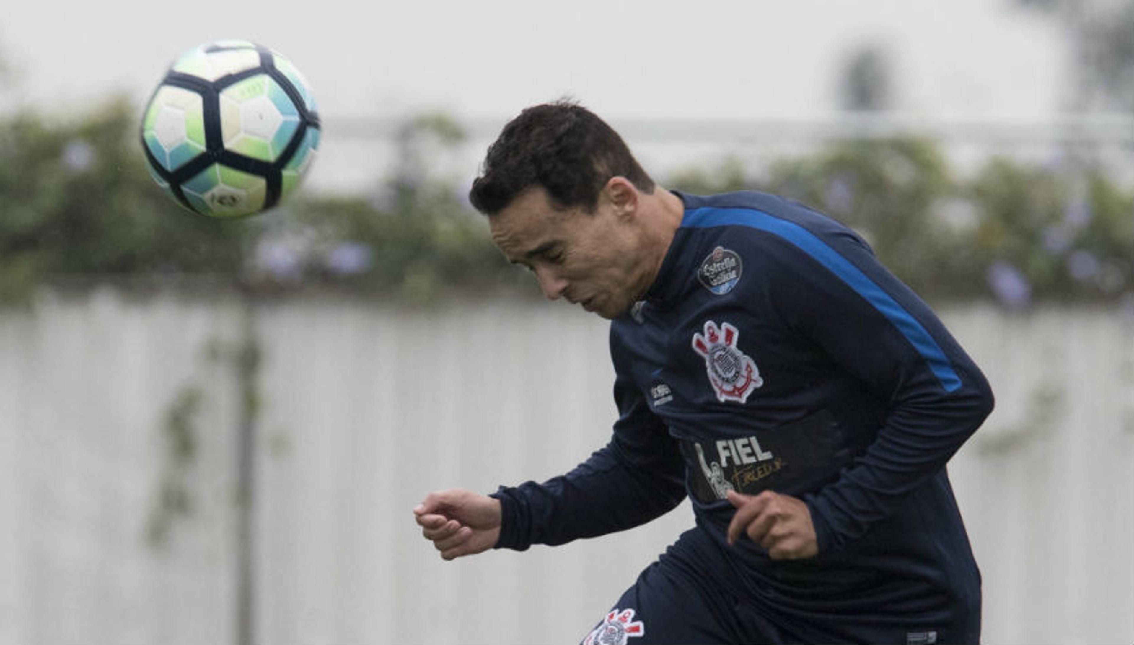 Jadson treina com bola e pode voltar ao Timão sábado; veja provável time