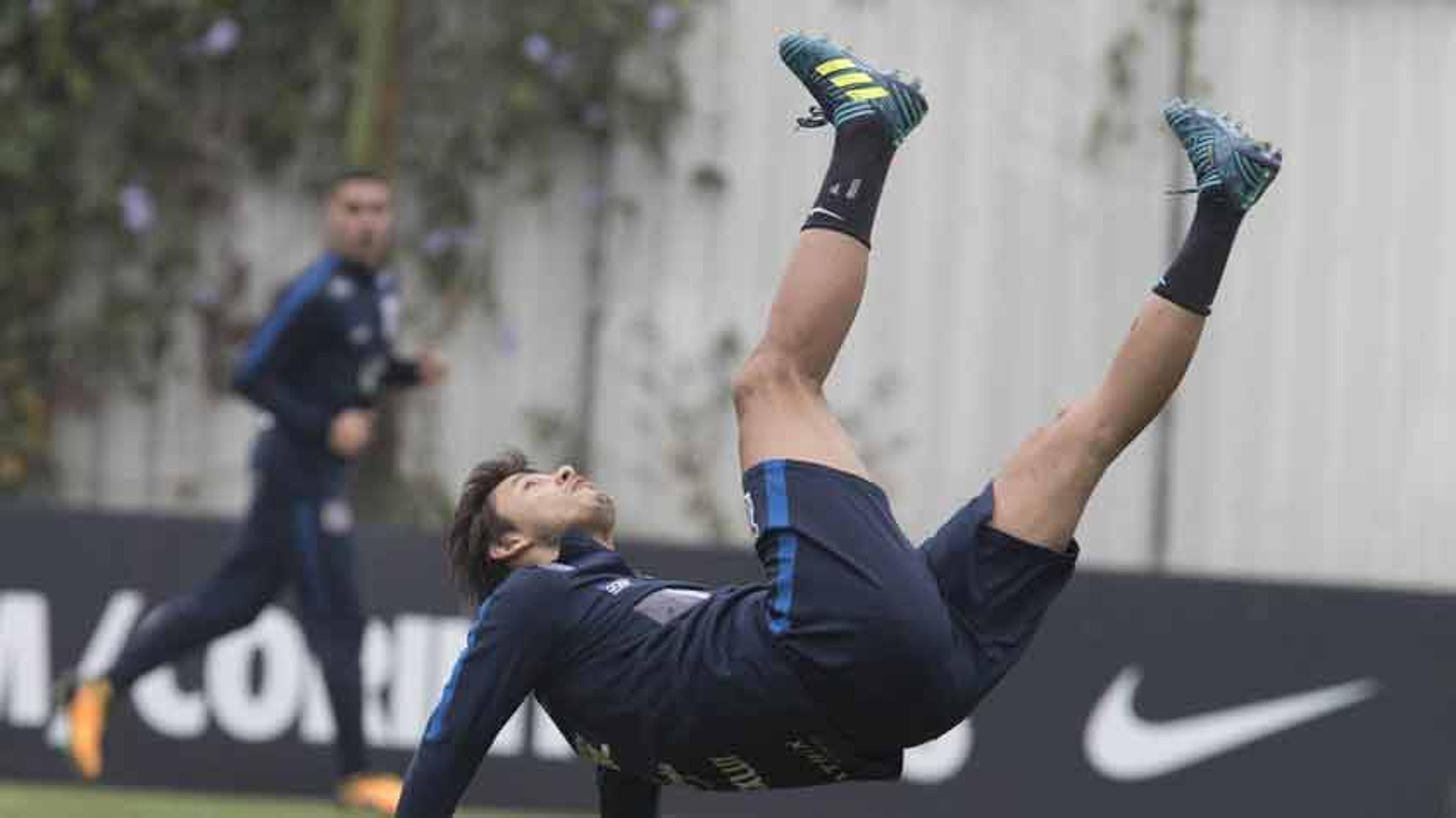 Liberação de novo ‘papai’ e susto com Arana: como foi o dia do Corinthians