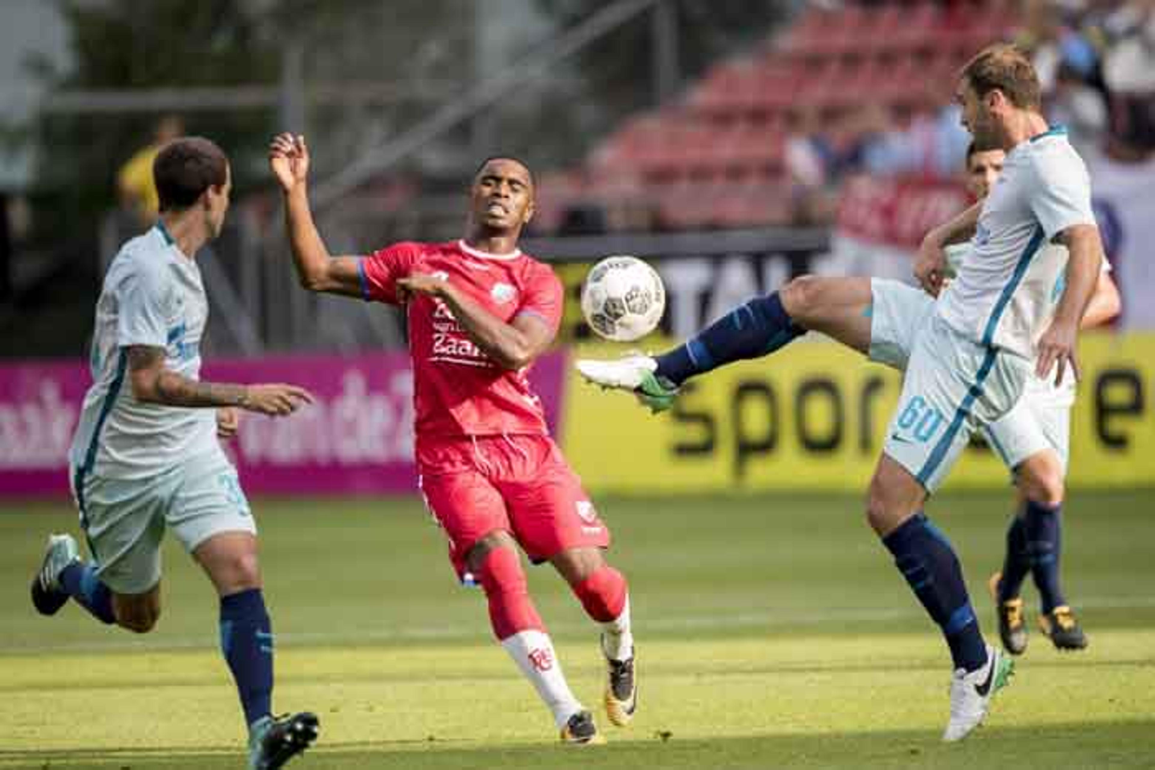 Zenit perde na Holanda e fica em desvantagem na Liga Europa