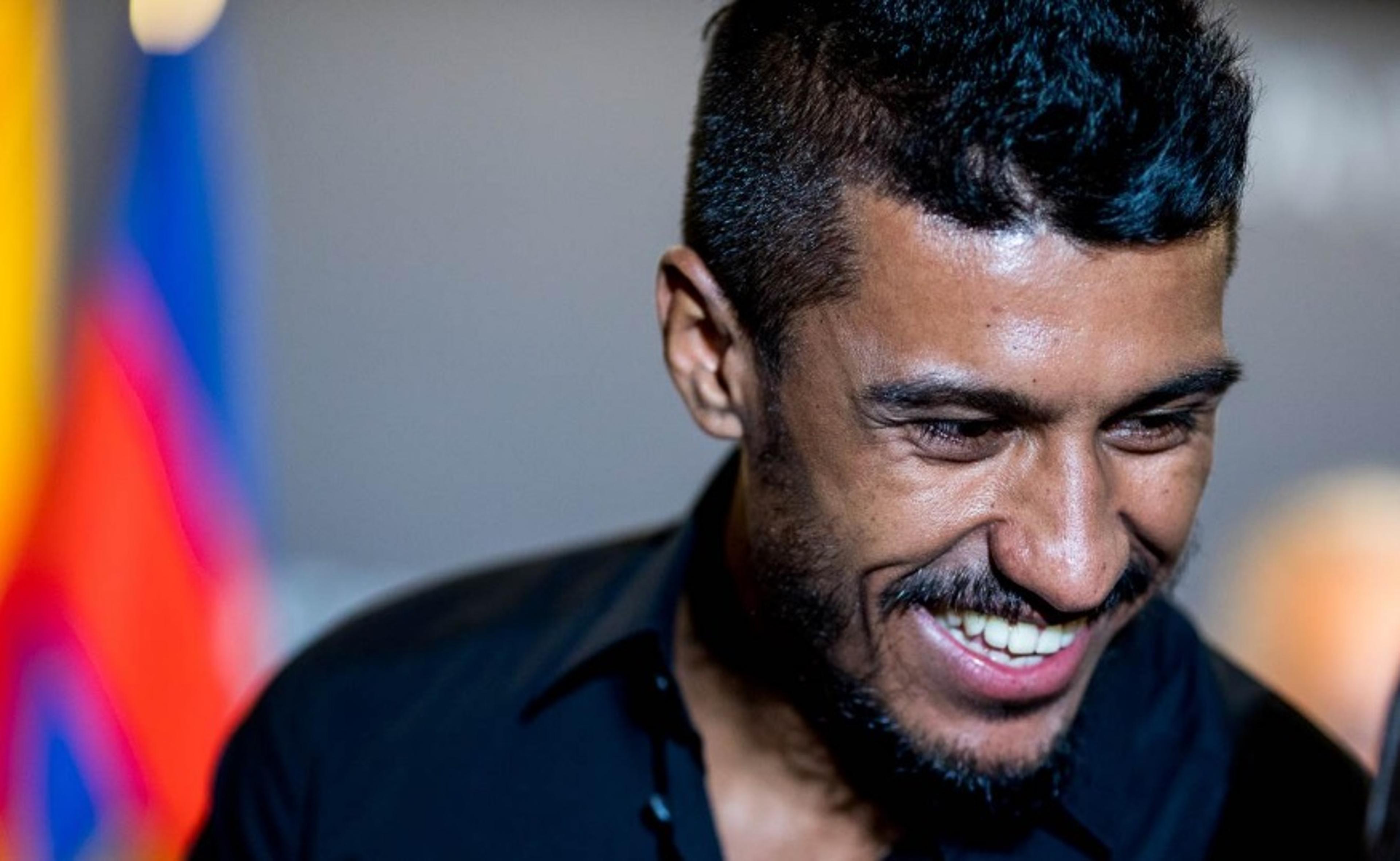 Veja os bastidores da apresentação de Paulinho no Barcelona