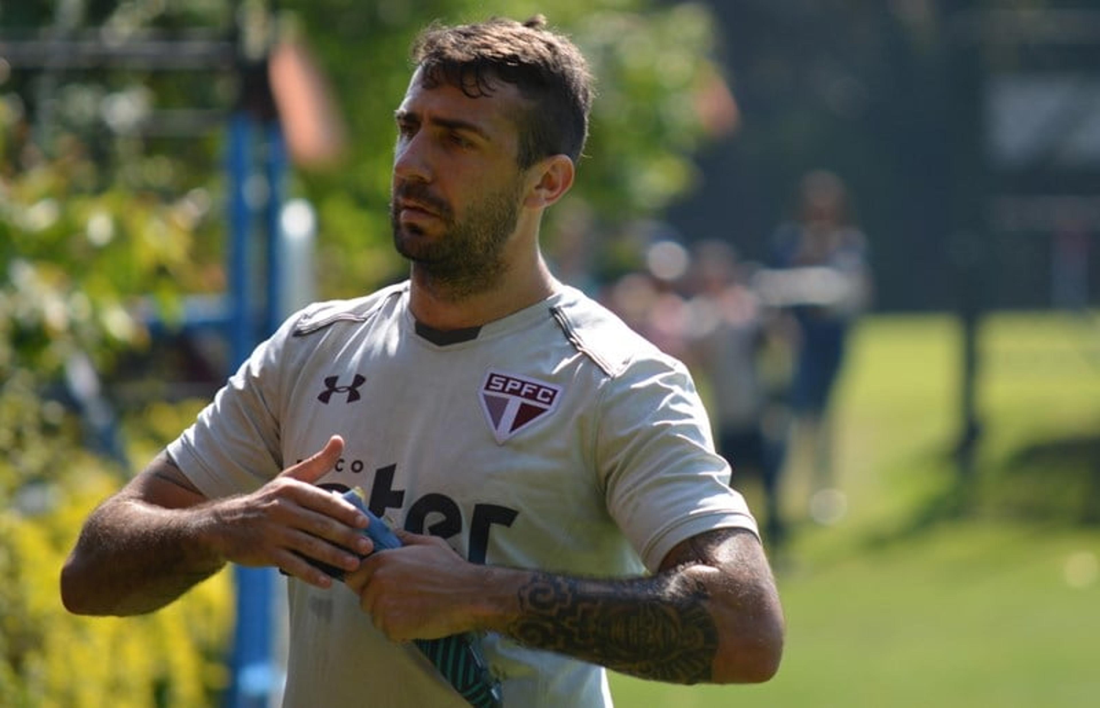 Sem Lugano e com Pratto, Dorival relaciona 23 para o Choque-Rei