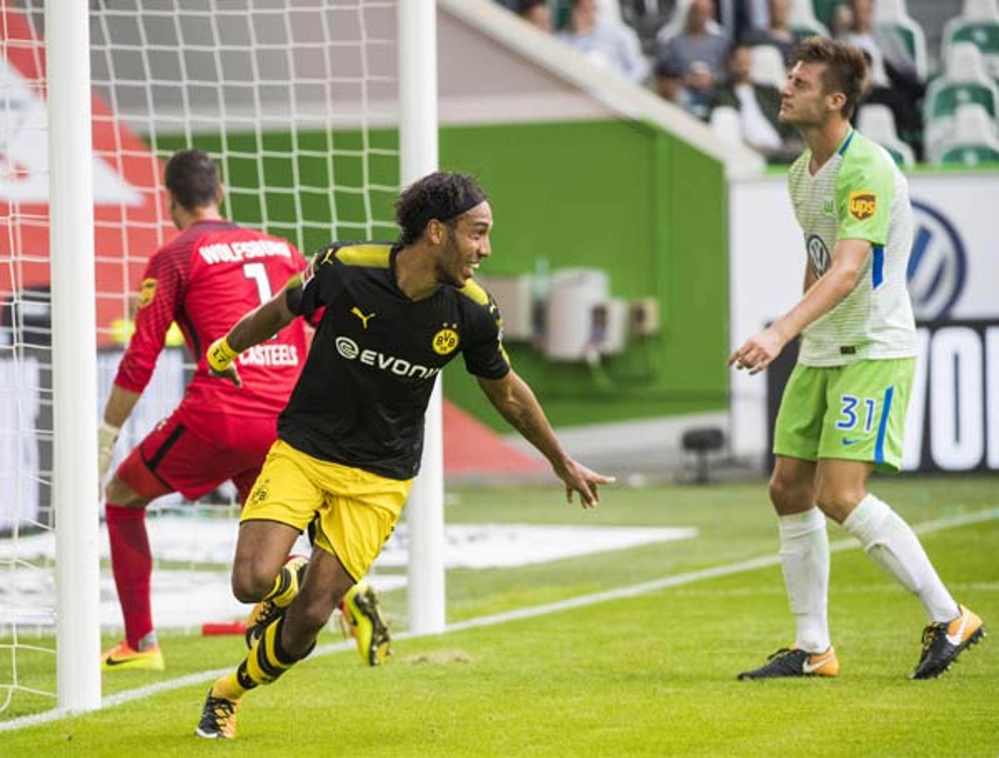 Borussia Dortmund joga bem e vence a primeira no Campeonato Alemão